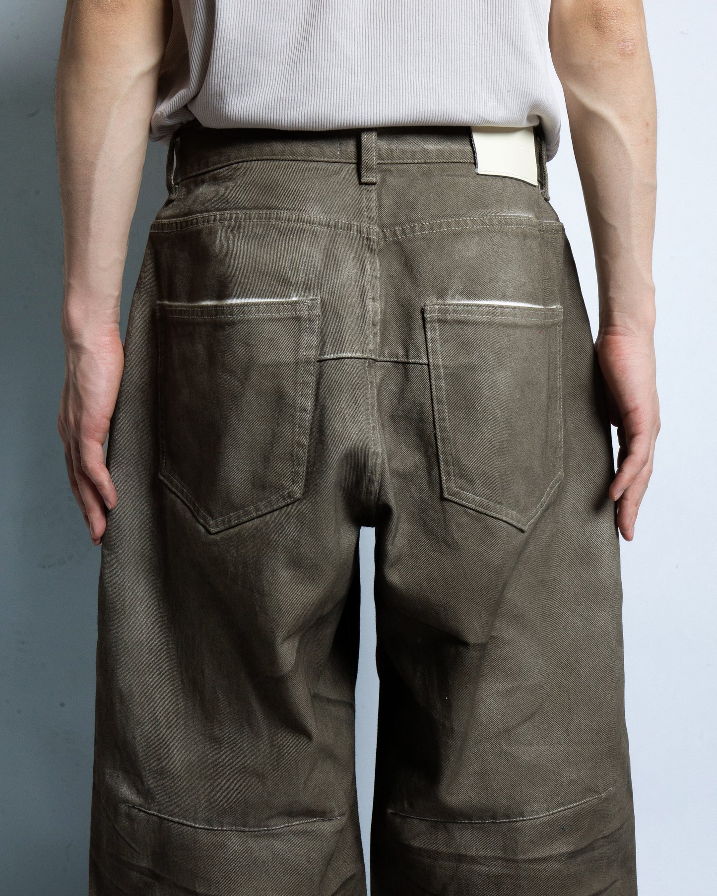 wide baggy spray processing denim trousers