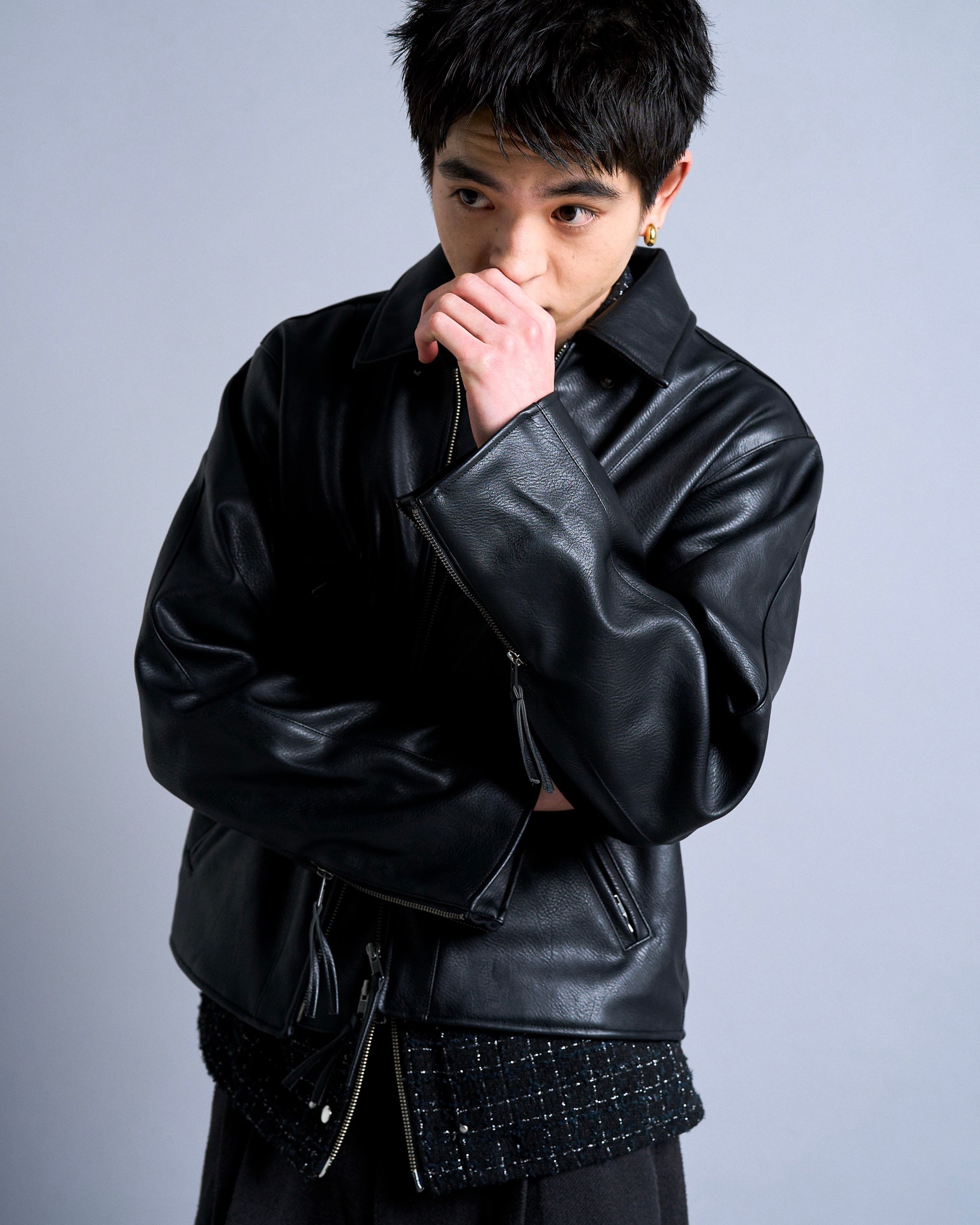 short length zipped PU-leather sport jacket – CAMPHOR WOOD