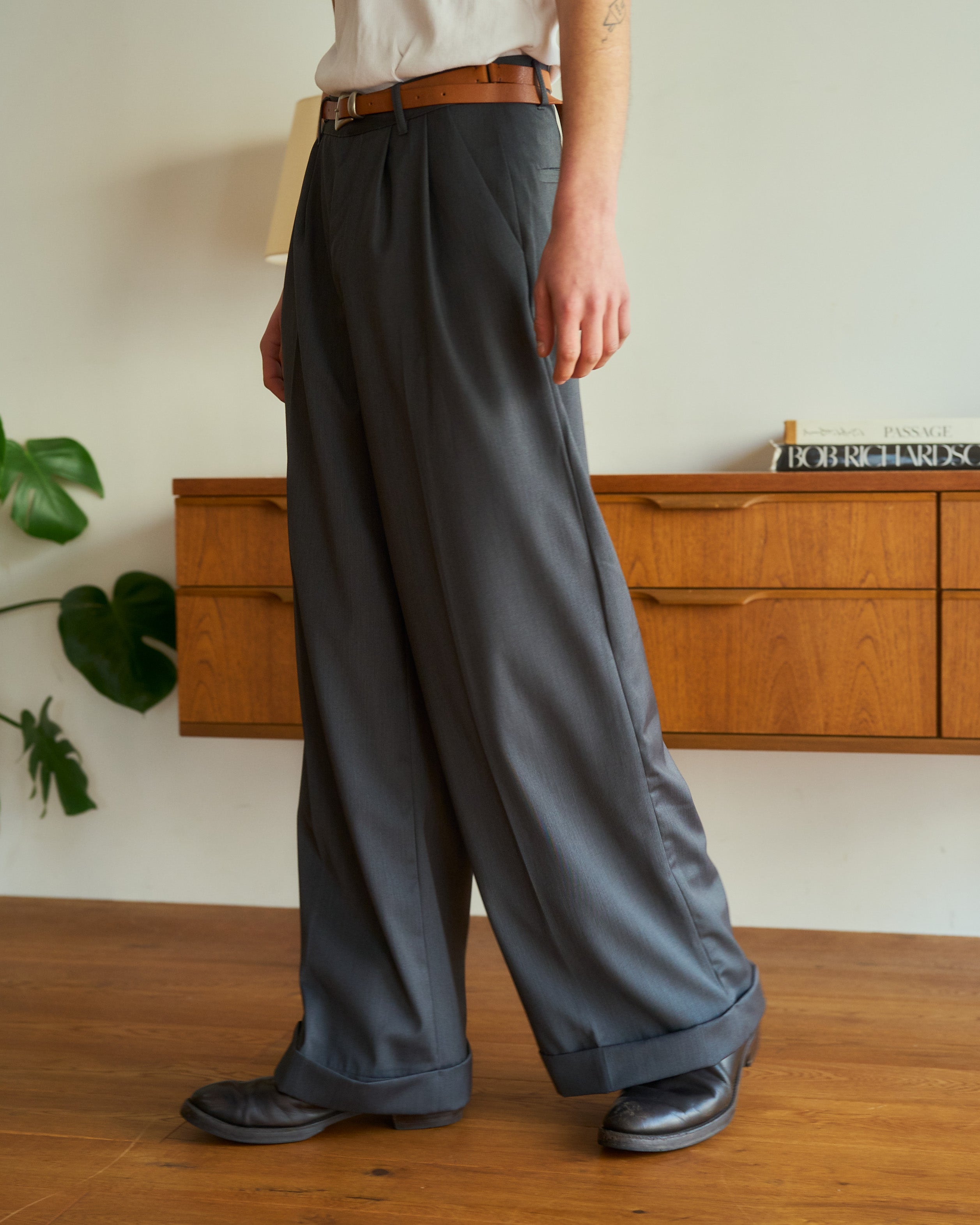 【新品未開封】カンファーウッド2tuck wide baggy slacks 2tuck wide baggy flare slacks – CAMPHOR WOOD - OFFICIAL