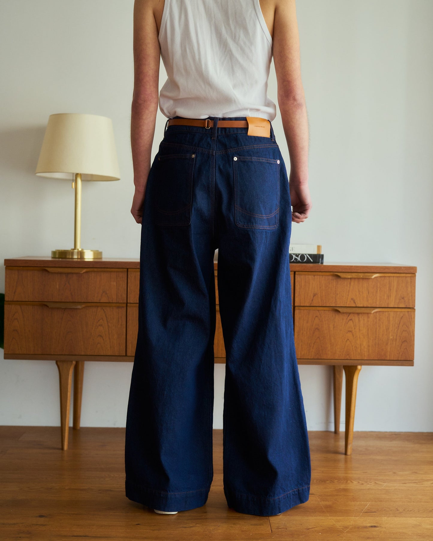 knee tuck wide baggy denim pants