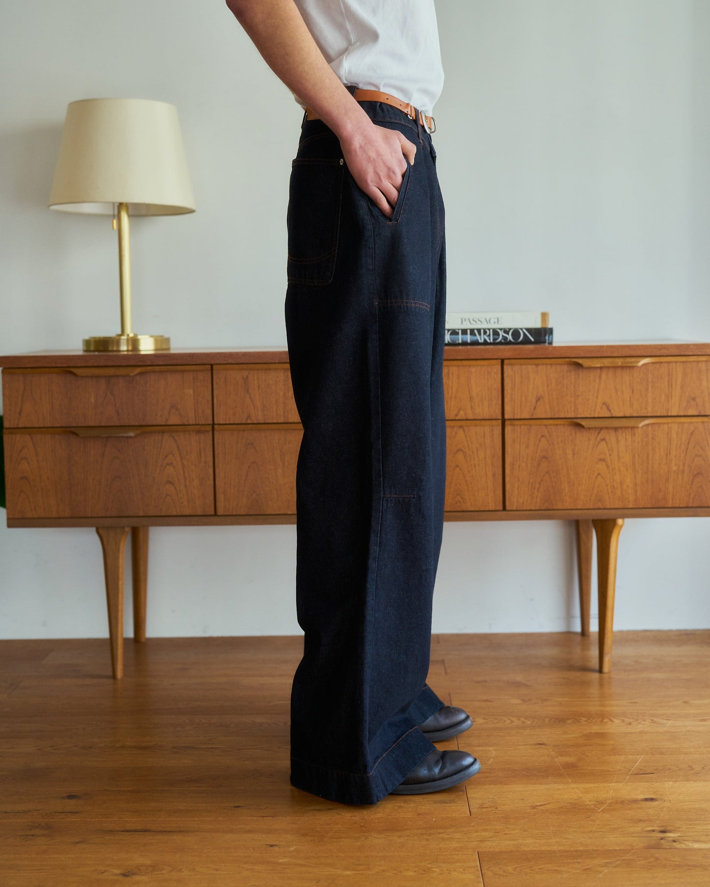 knee tuck wide baggy denim pants