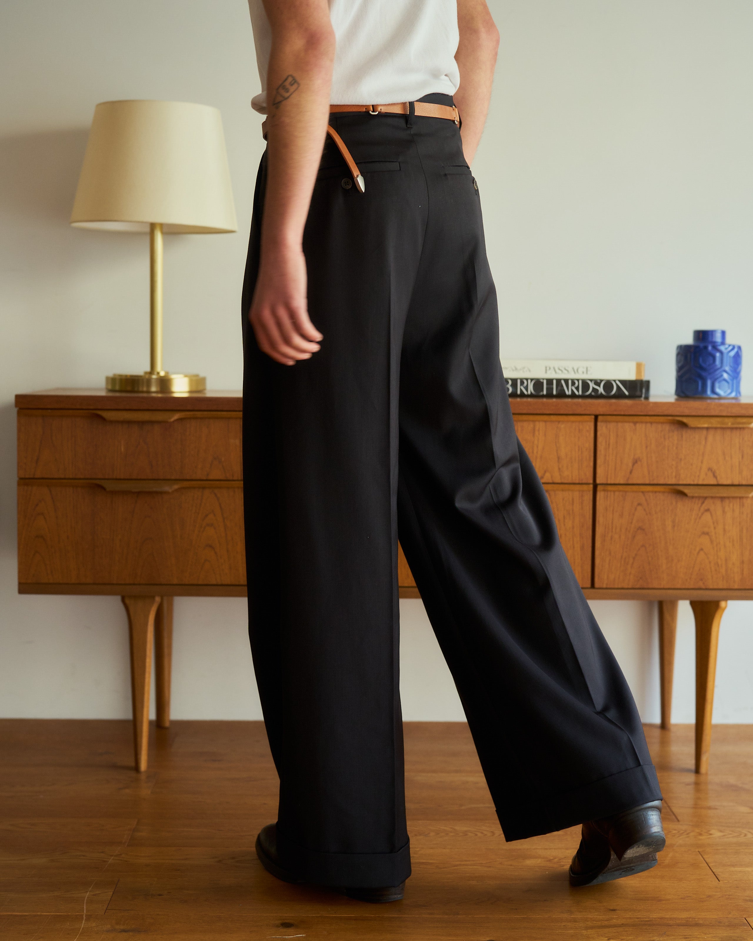 Champhor wood２tuck wide baggy slacks 2tuck wide baggy flare slacks – CAMPHOR WOOD - OFFICIAL