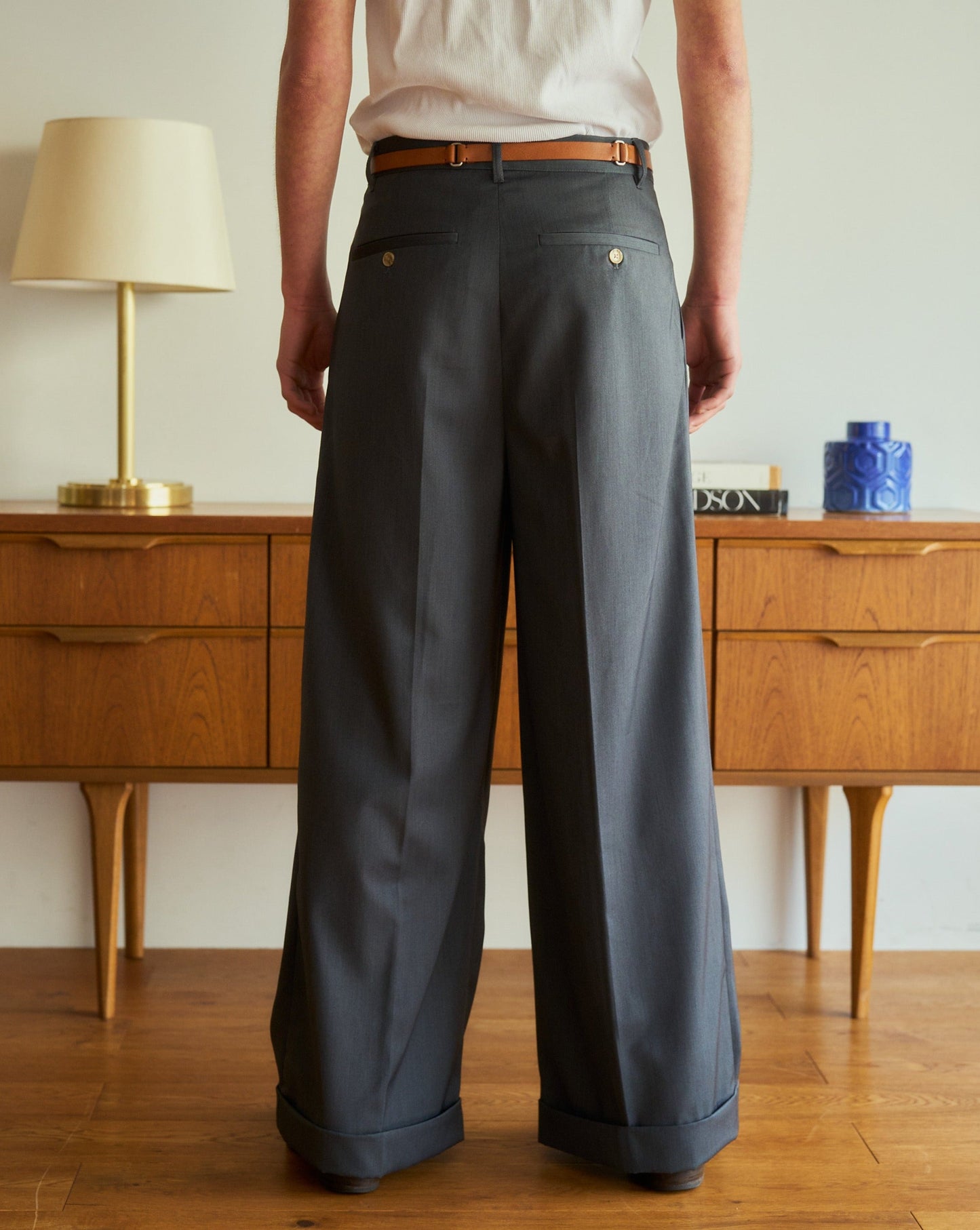 2tuck wide baggy flare slacks