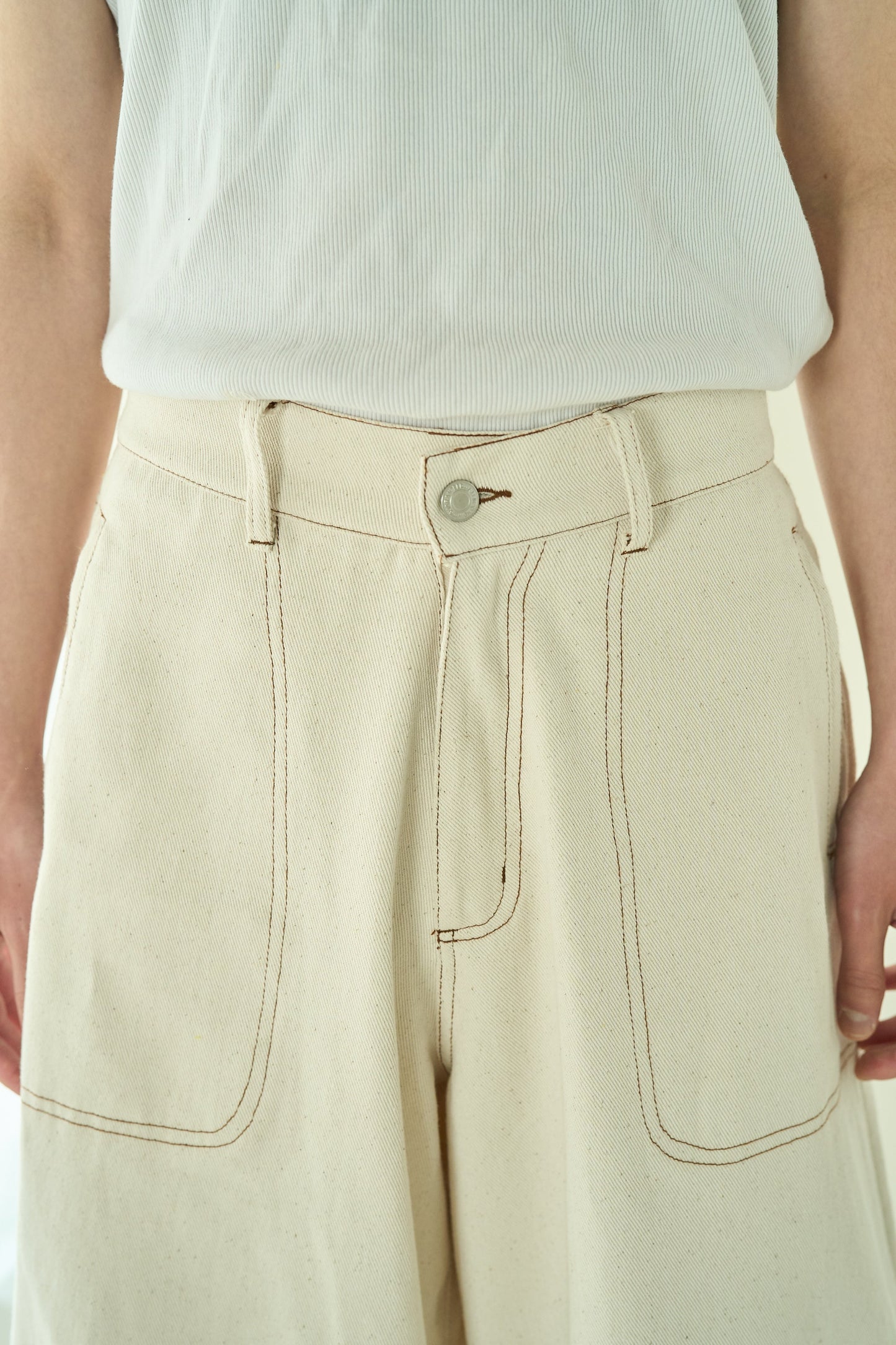 knee tuck wide baggy nep jeans
