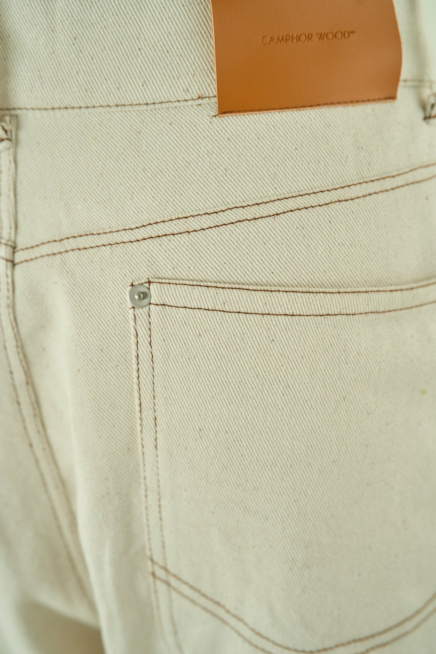 knee tuck wide baggy nep jeans