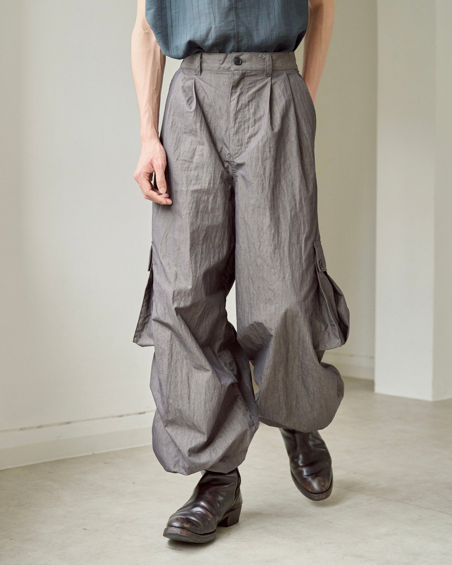 2tuck wide baggy coating cargo pants