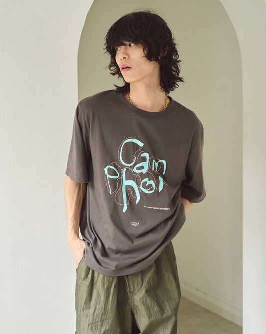 camphor scrawl embroidery tee