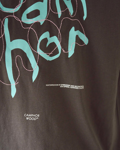 camphor scrawl embroidery tee