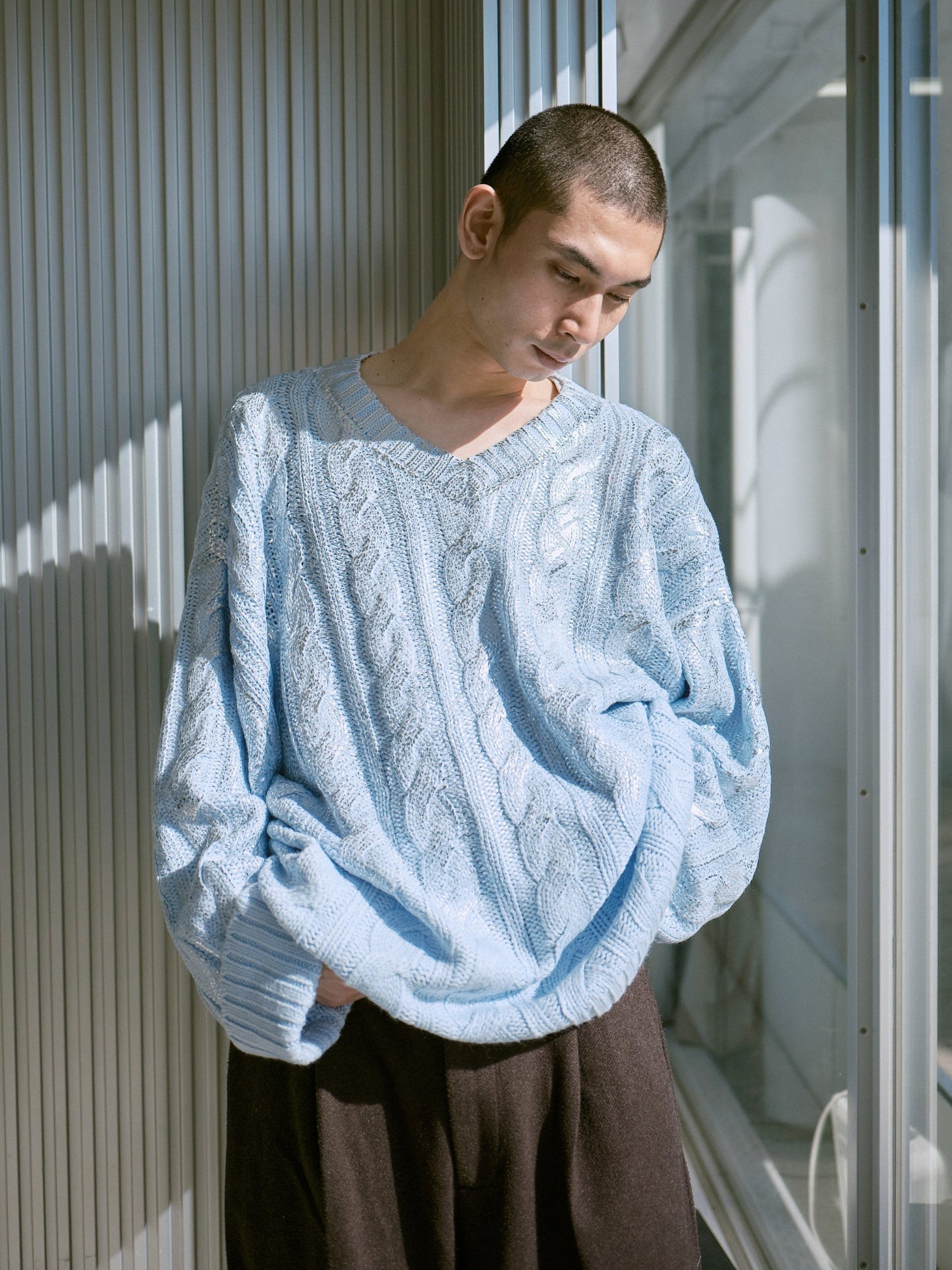 silver coating graduation v neck loose cable sweater