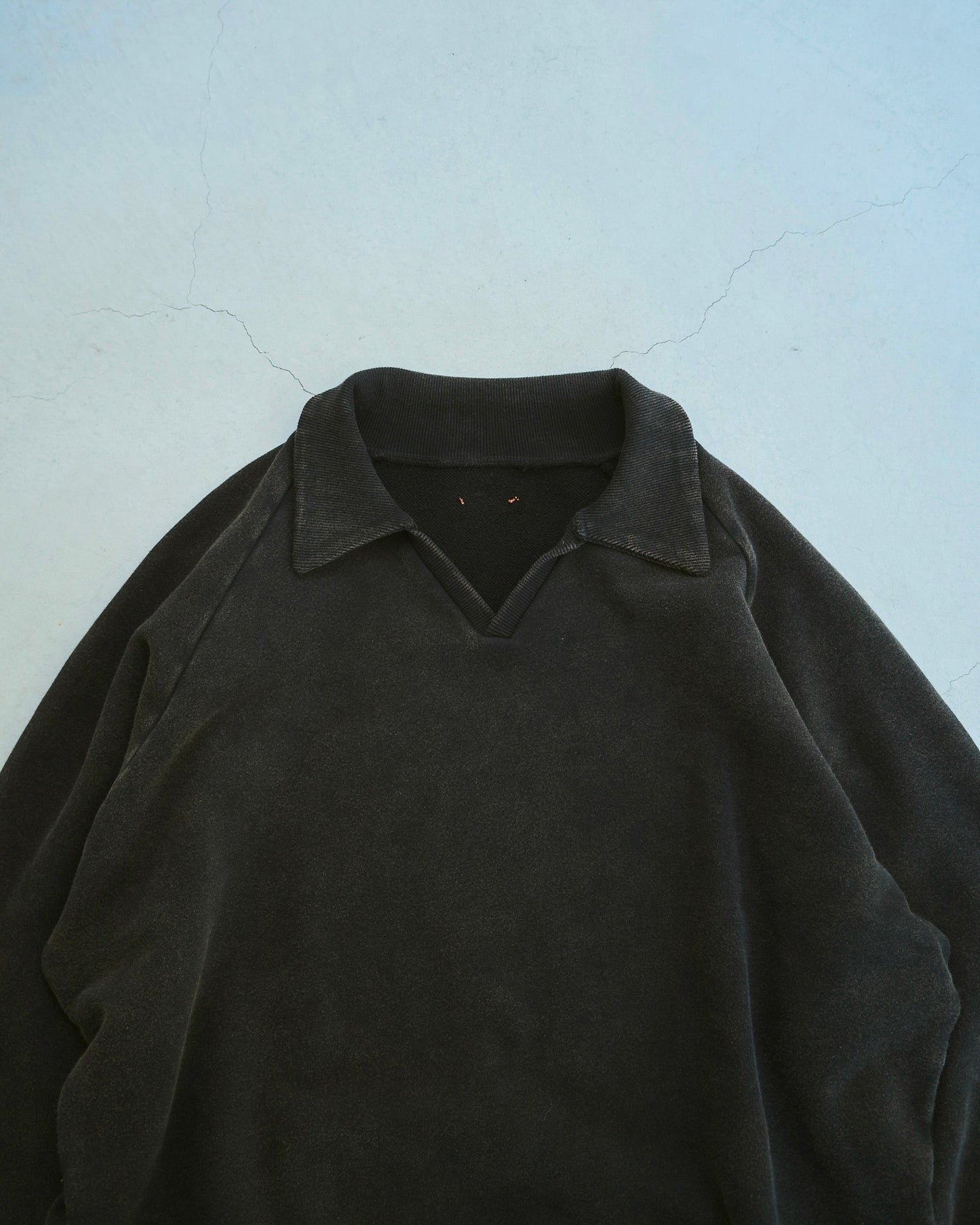 sunfade raglan sleeve collared sweat top