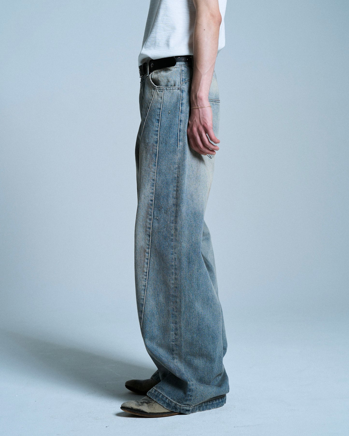 SIDE SEAM SEMI-FLARE SLUB JEANS