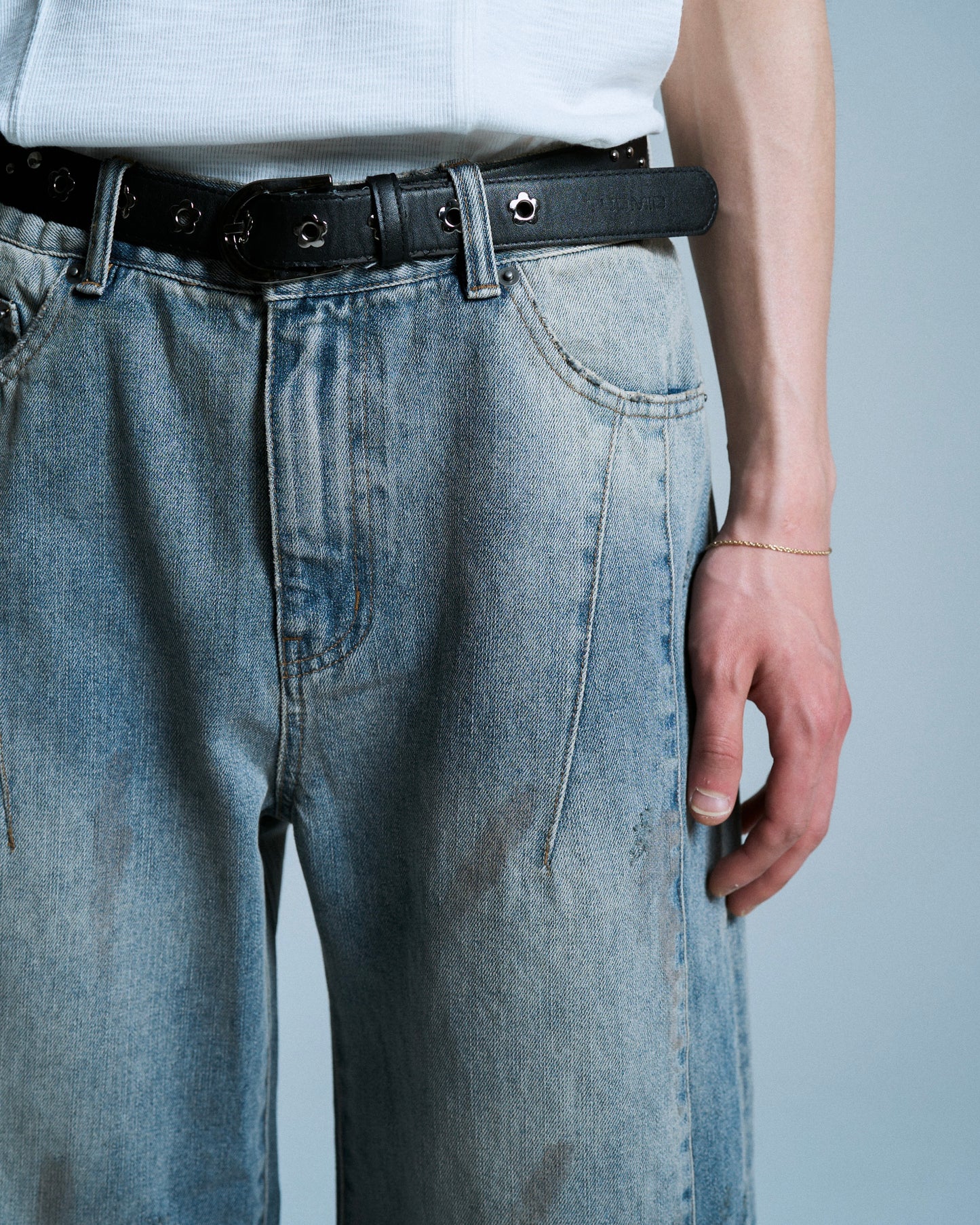 SIDE SEAM SEMI-FLARE SLUB JEANS