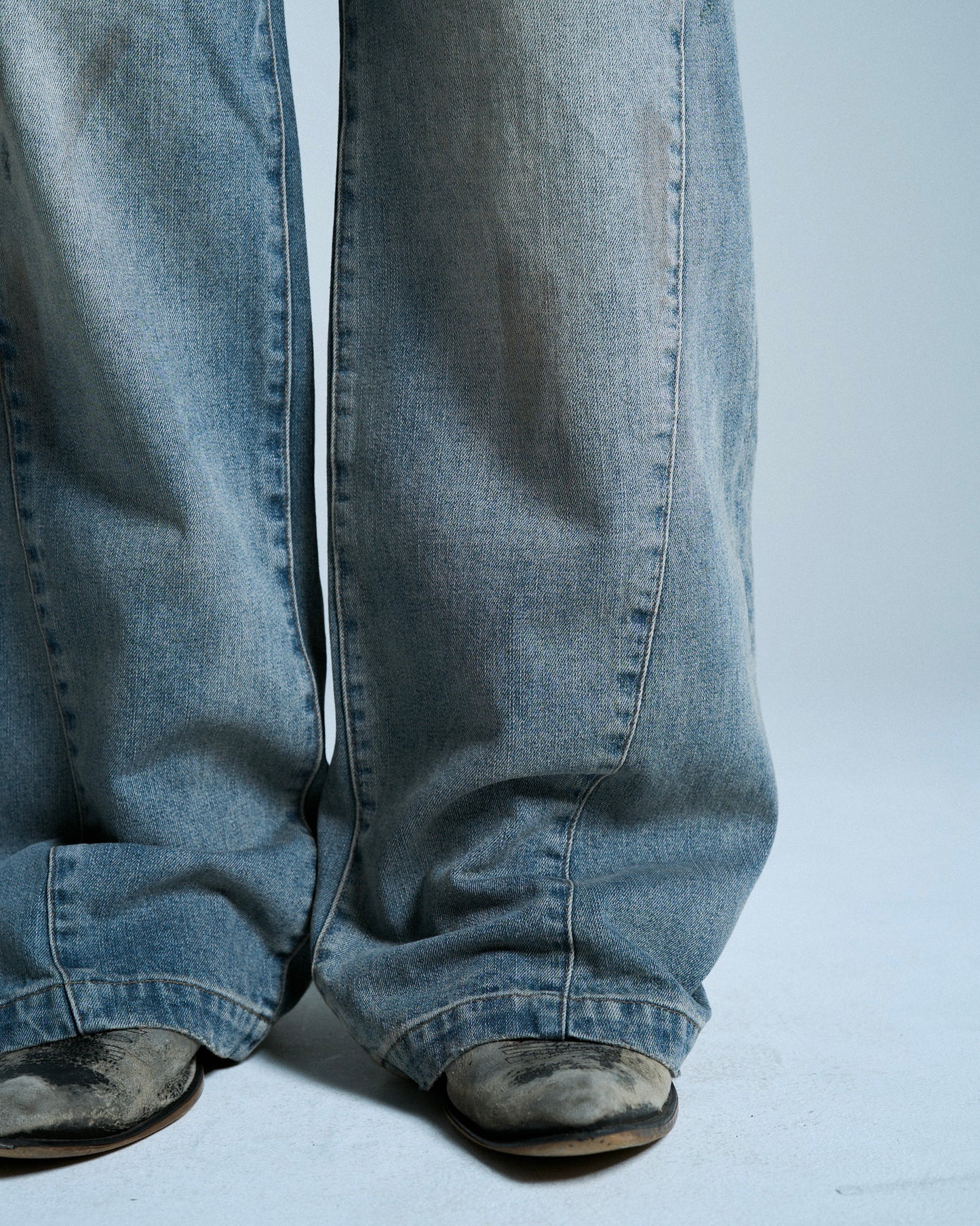 SIDE SEAM SEMI-FLARE SLUB JEANS