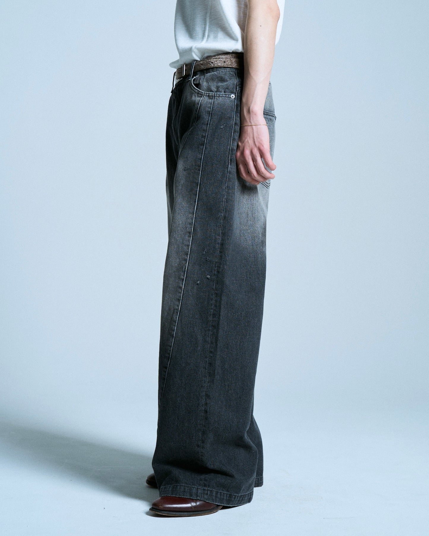 SIDE SEAM SEMI-FLARE SLUB JEANS