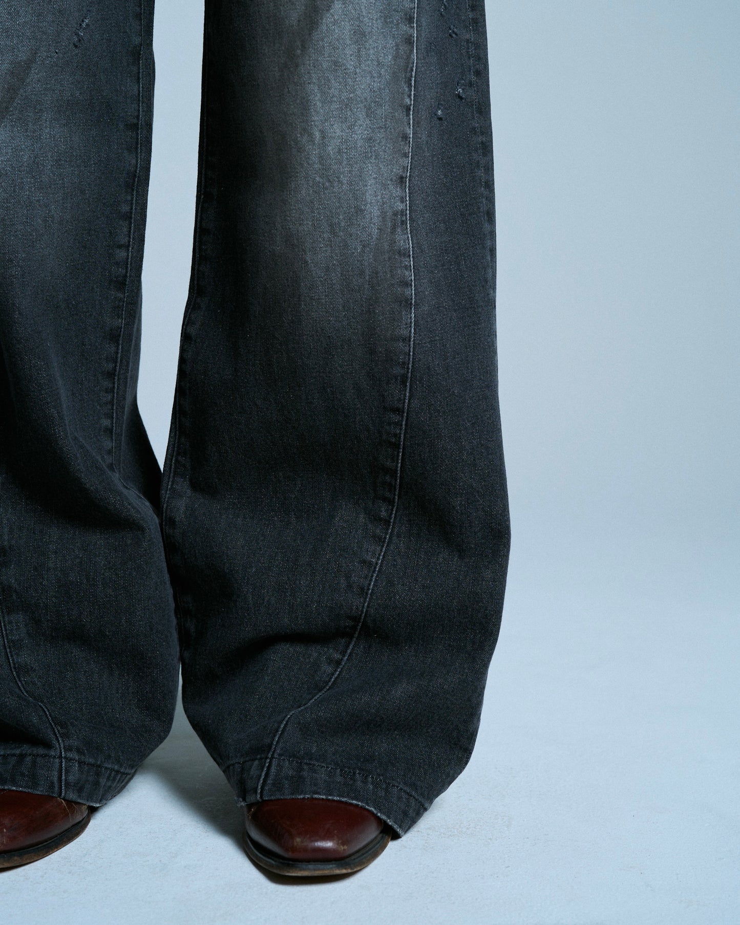SIDE SEAM SEMI-FLARE SLUB JEANS