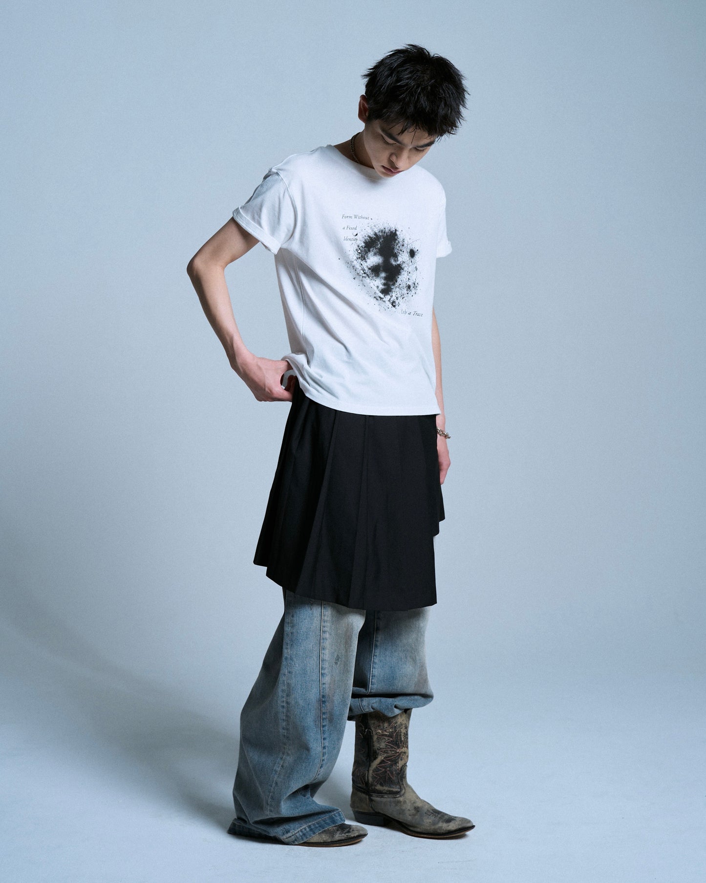 GRAPHIC SPACE RHINESTONE TEE