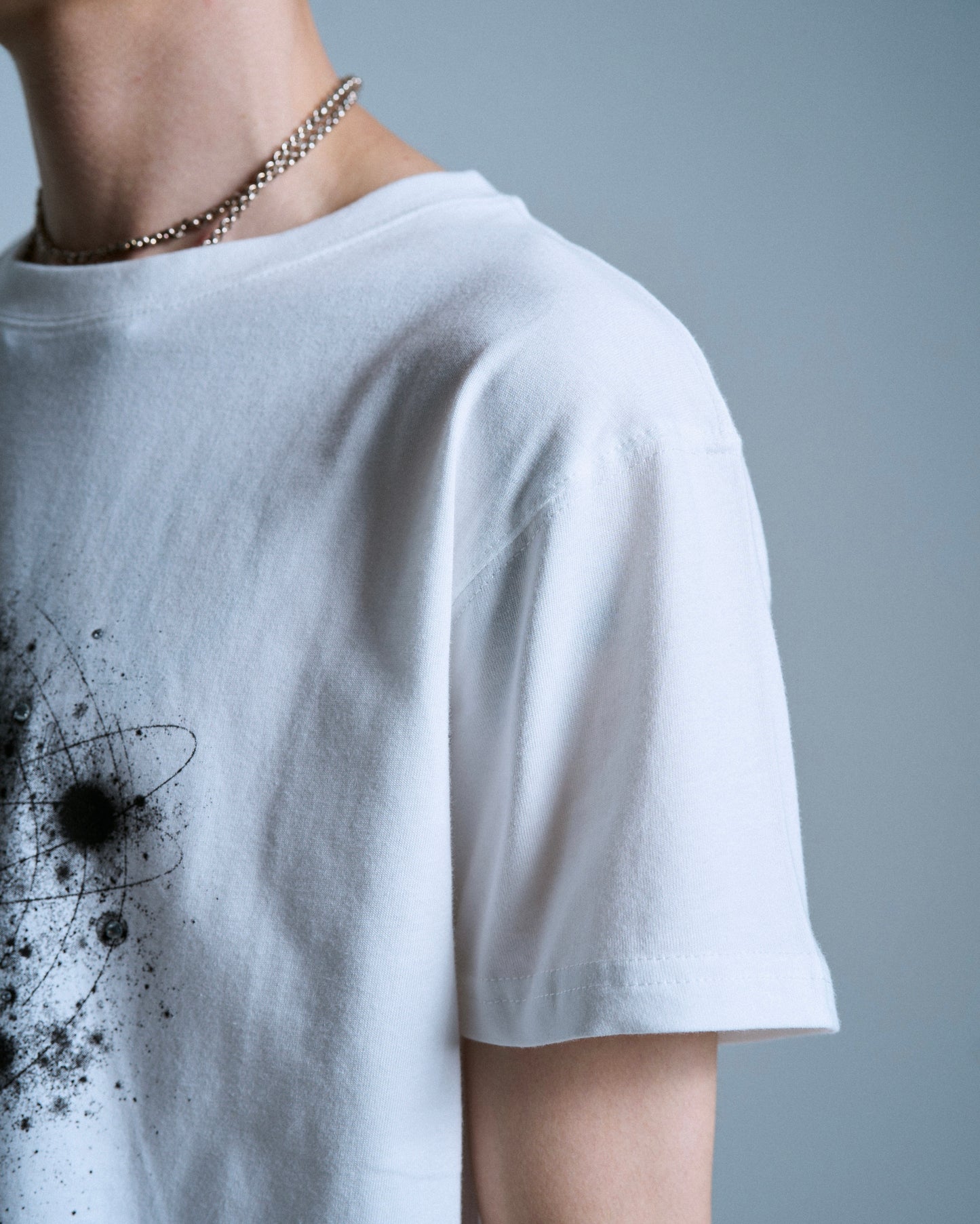 GRAPHIC SPACE RHINESTONE TEE