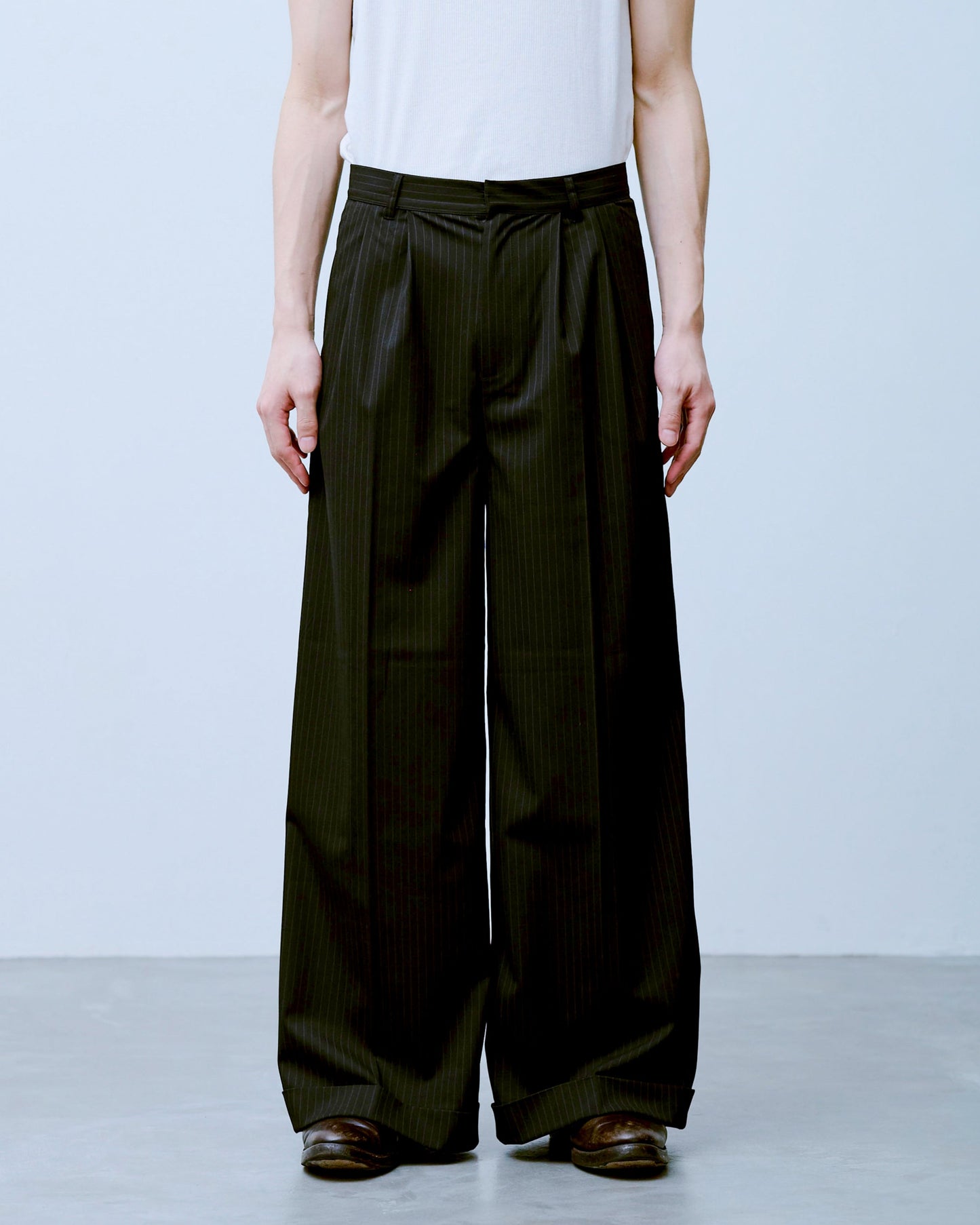 2tuck wide baggy flare slacks - STRIPE