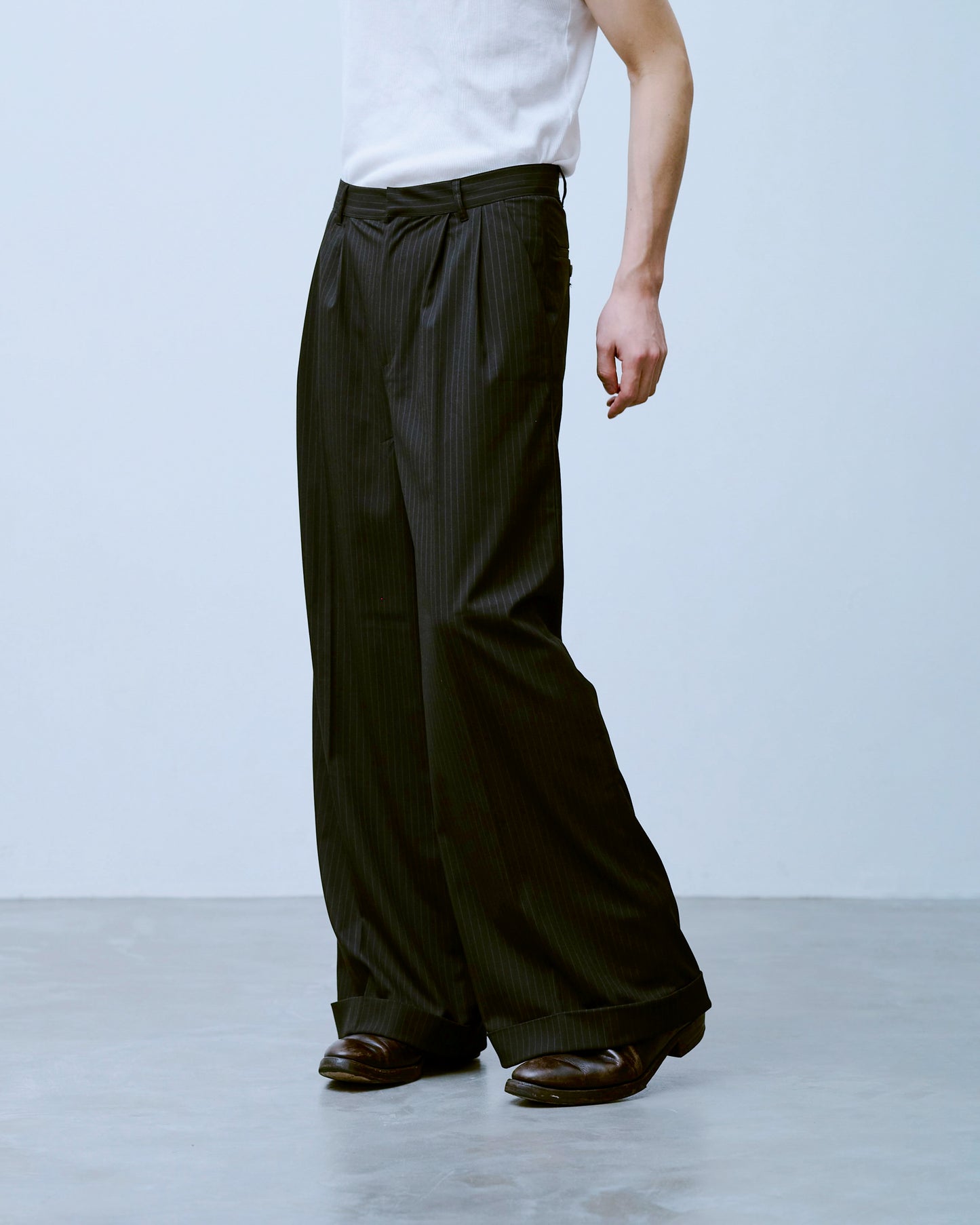 2tuck wide baggy flare slacks - STRIPE
