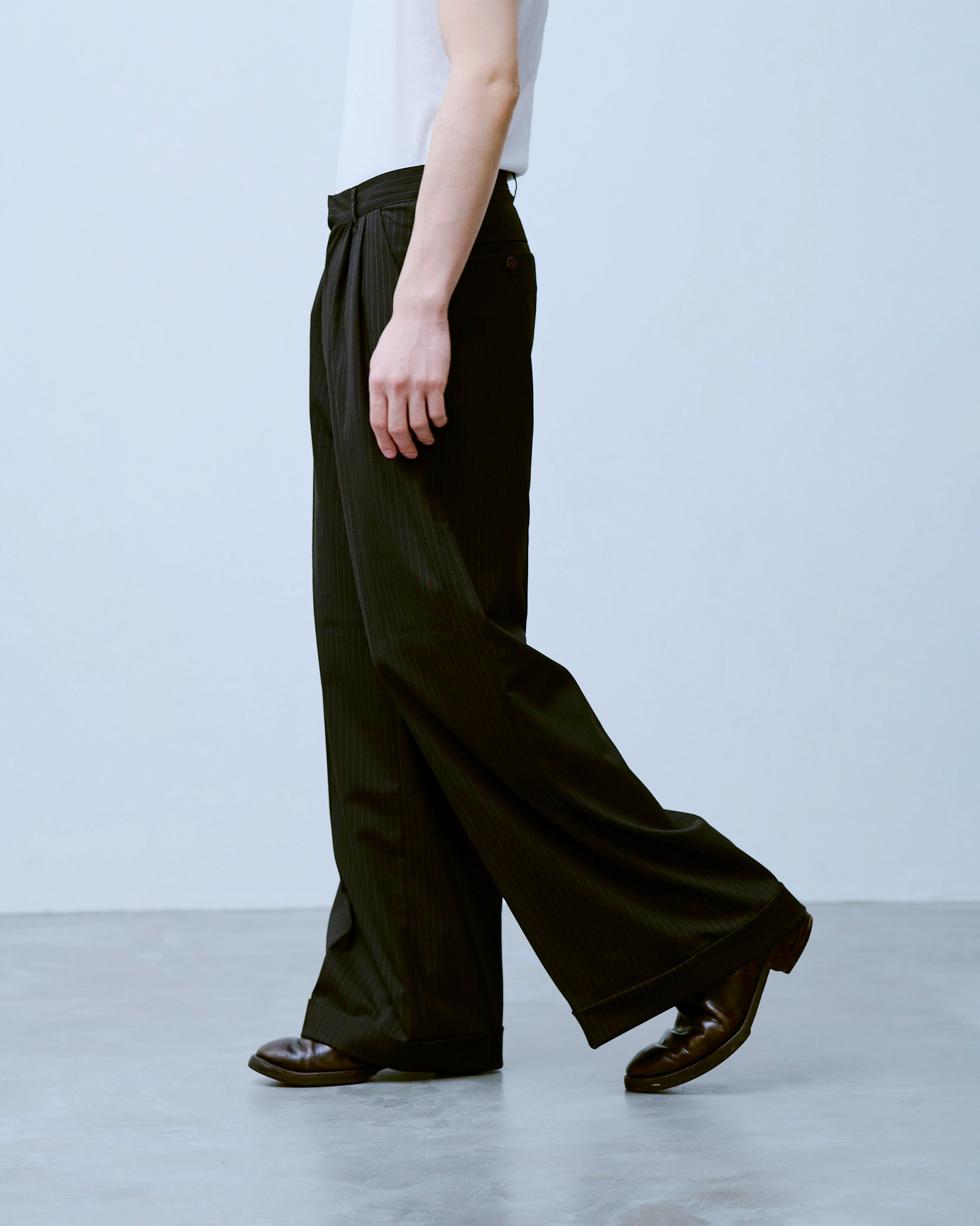 camphor wood ２tuck wide baggy slacks Camphor wood スラックス 2tuck wide baggy slacks / 2タック
