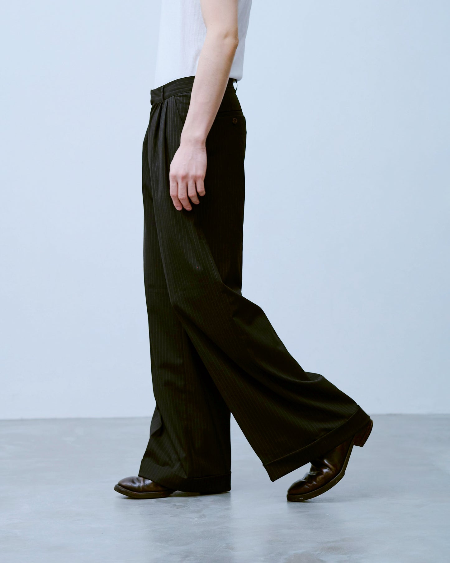 2tuck wide baggy flare slacks - STRIPE
