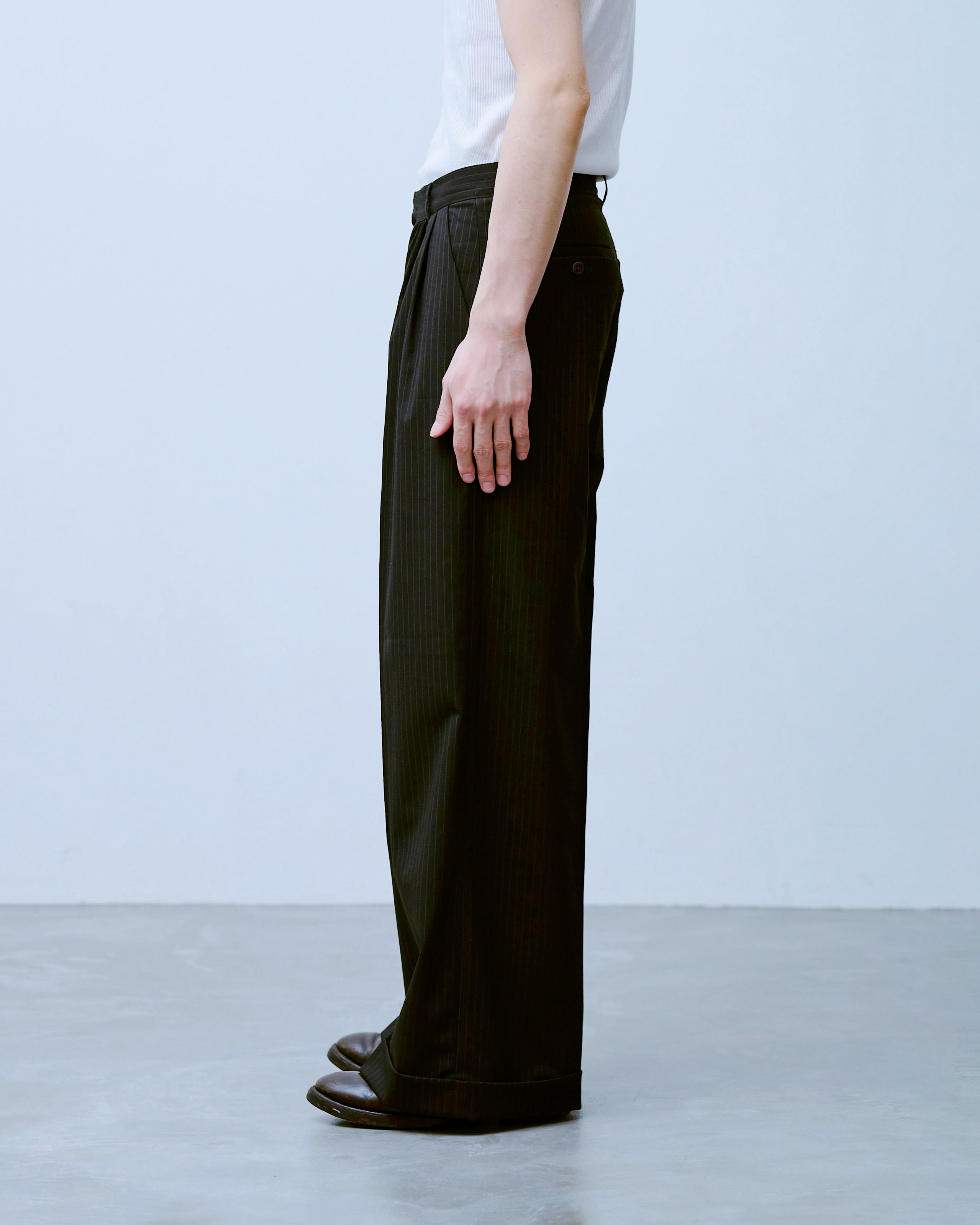 パンツ Camphor wood 2tuck super baggy slacks Camphor wood 2tuck super baggy slacks