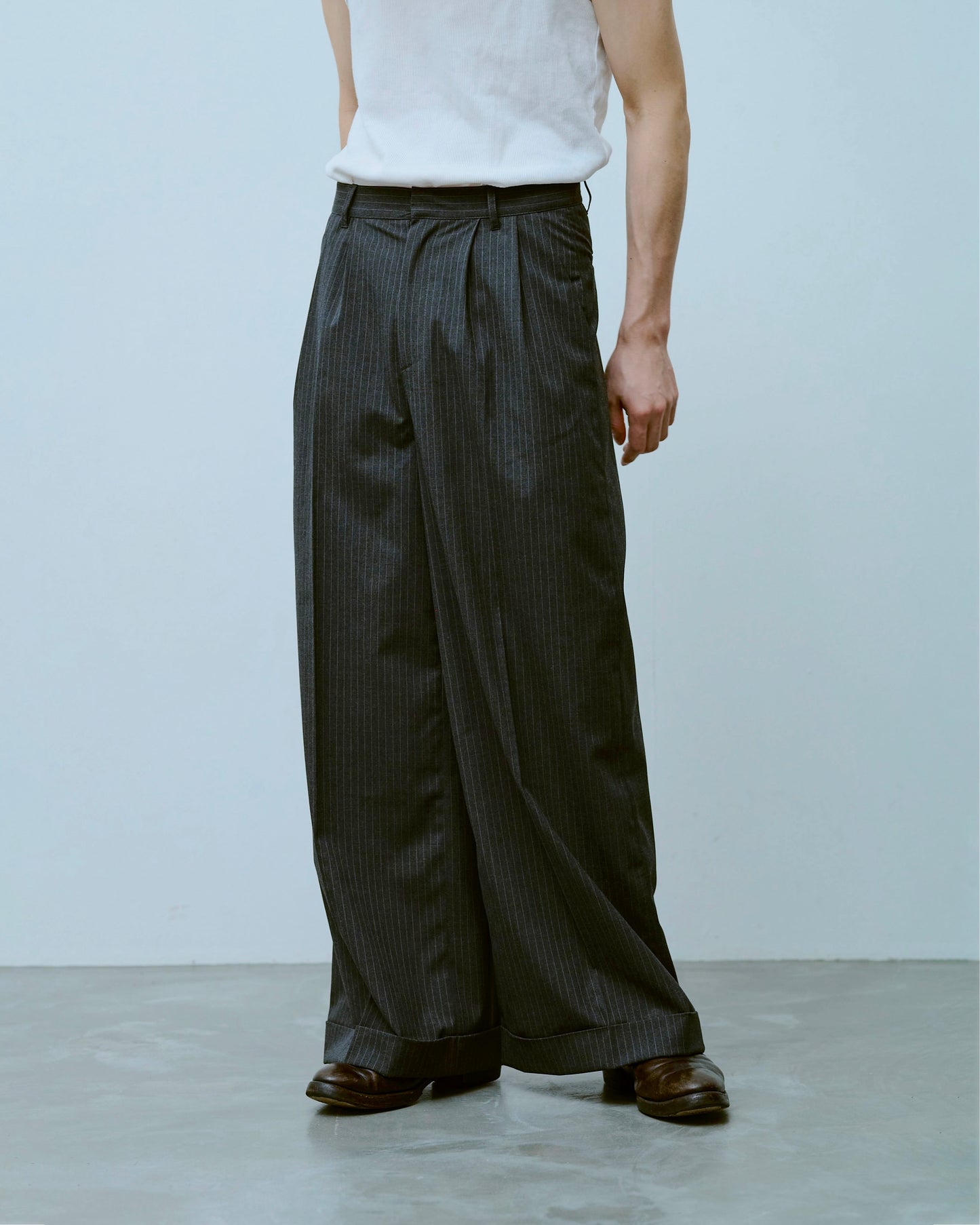 2tuck wide baggy flare slacks - STRIPE