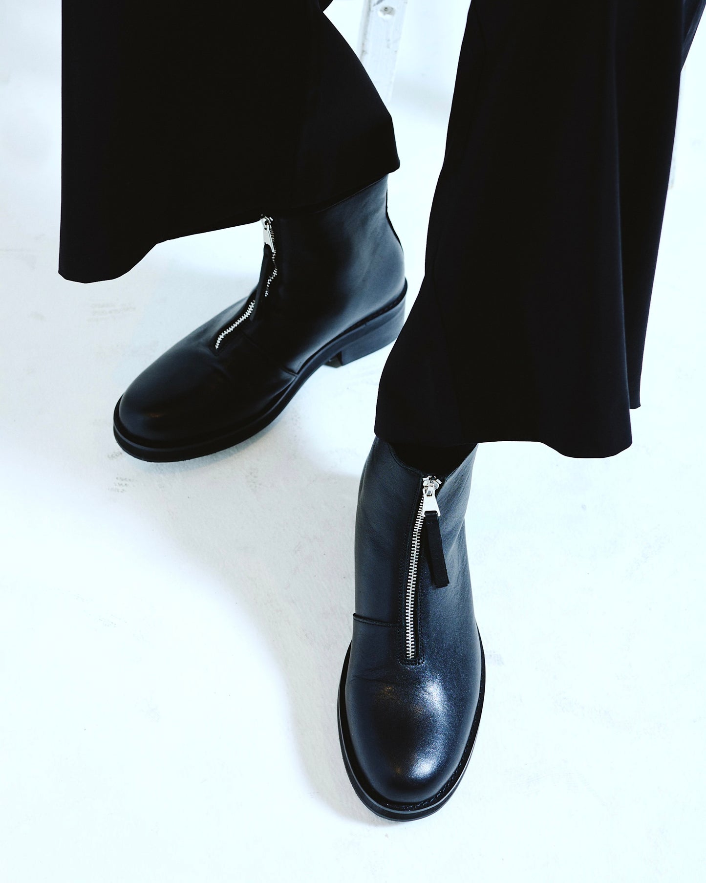 REAL LEATHER FRONT ZIP BOOTS