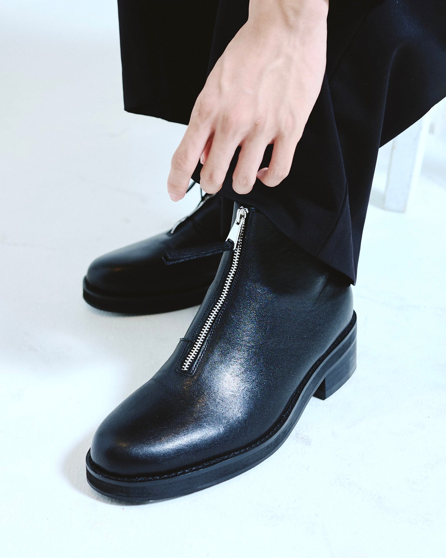 REAL LEATHER FRONT ZIP BOOTS