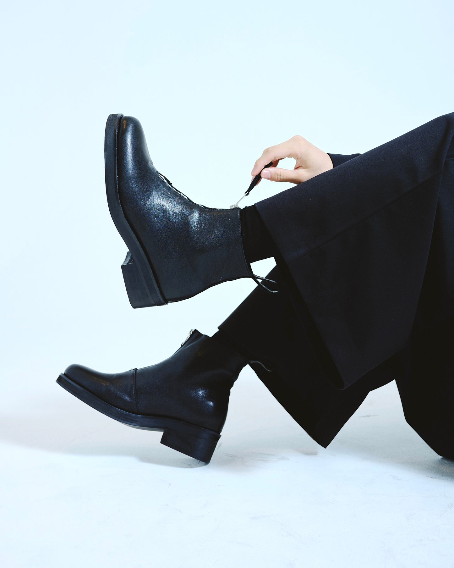 REAL LEATHER FRONT ZIP BOOTS
