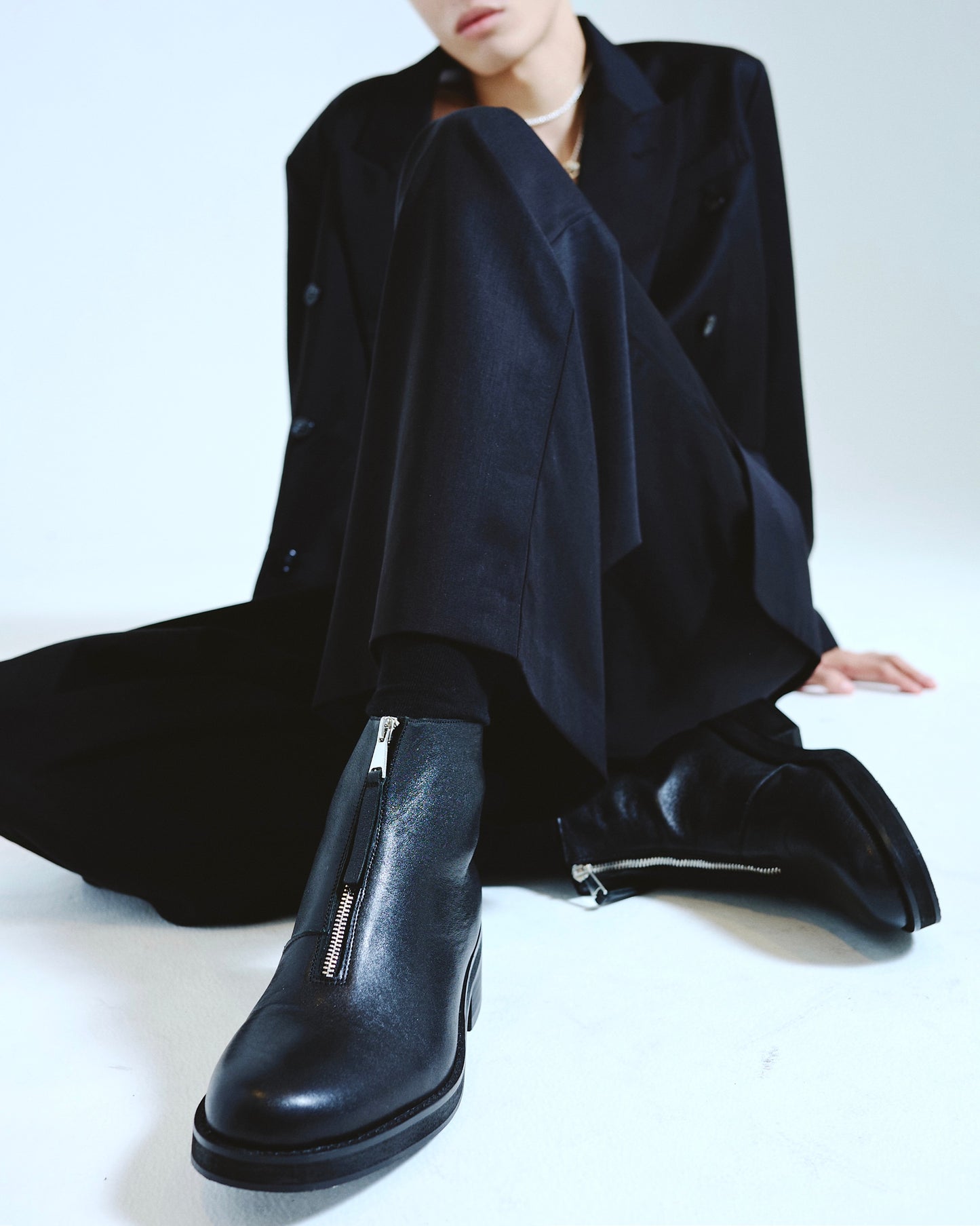 REAL LEATHER FRONT ZIP BOOTS