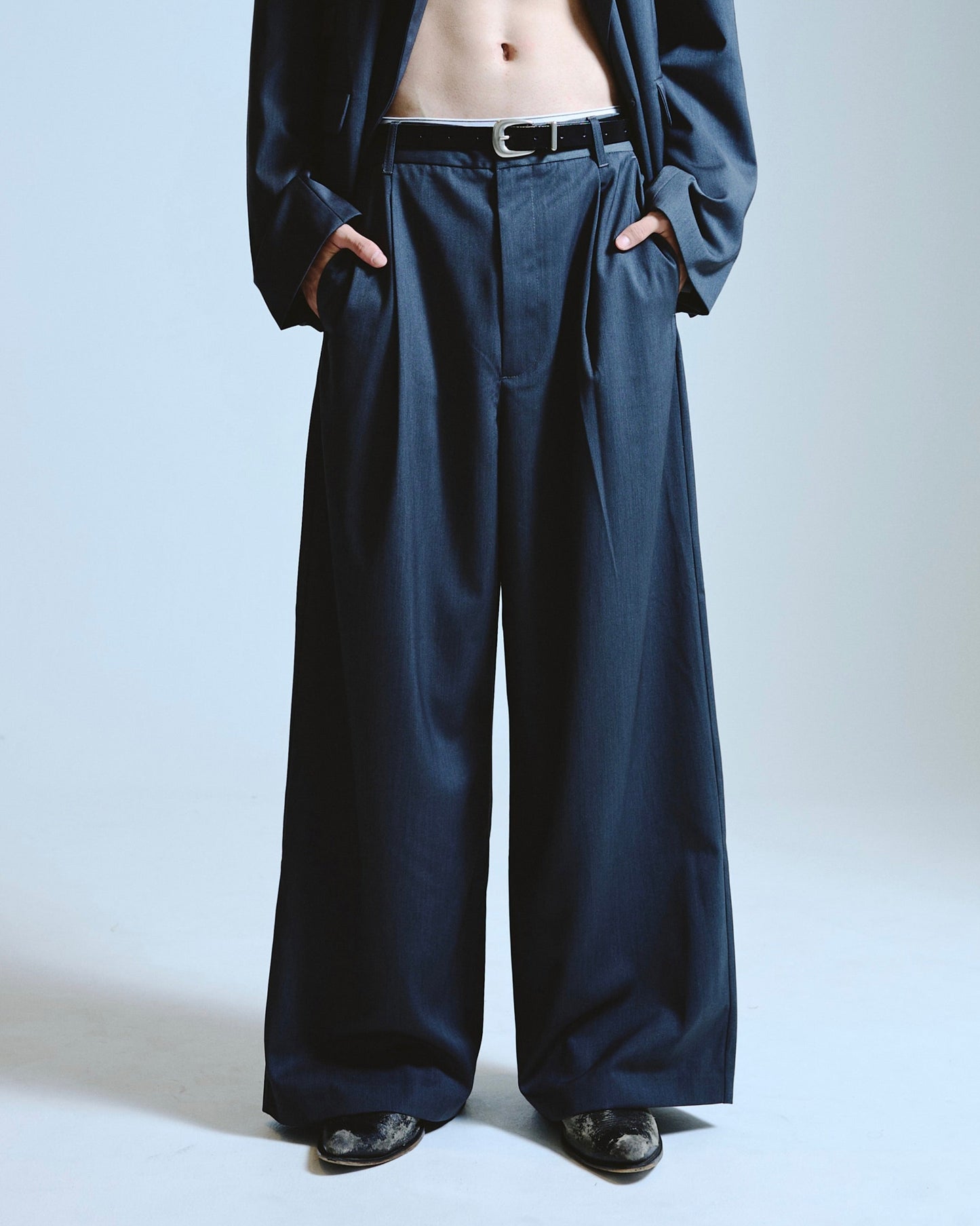 1tuck wide baggy slacks