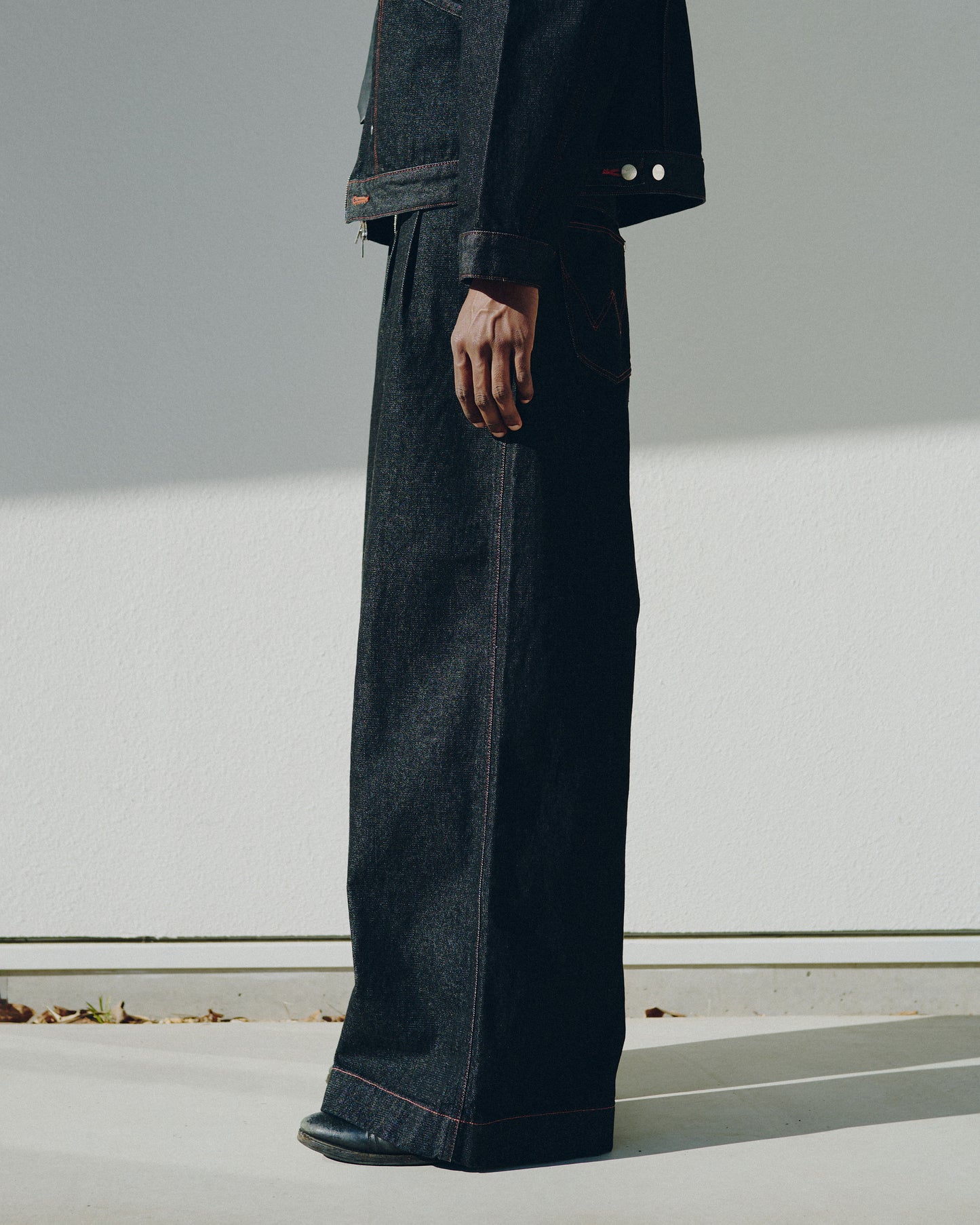 【Wrangler × CamphorWood】 front zip flocky 2tuck wide baggy flare broken denim trousers