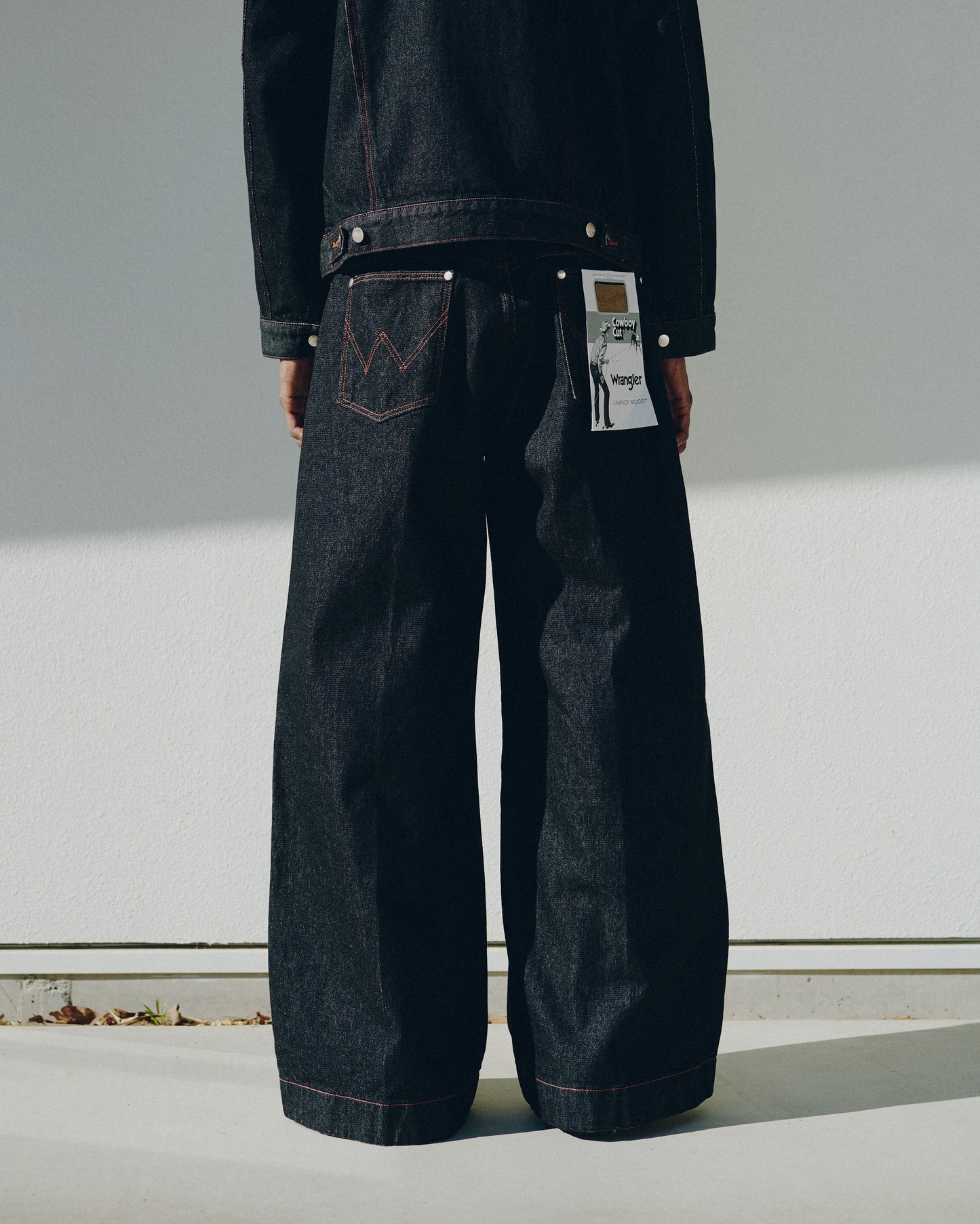 【Wrangler × CamphorWood】 front zip flocky 2tuck wide baggy flare broken denim trousers