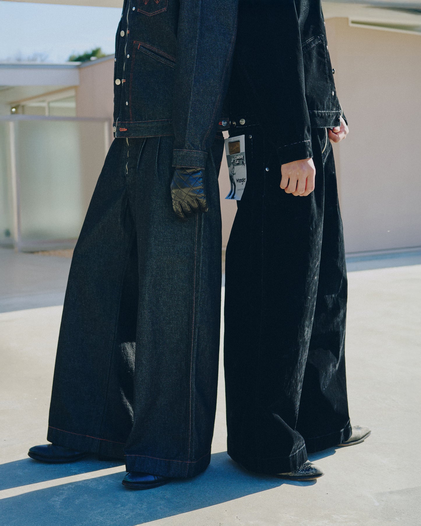 【Wrangler × CamphorWood】 front zip 2tuck wide baggy flare broken denim trousers