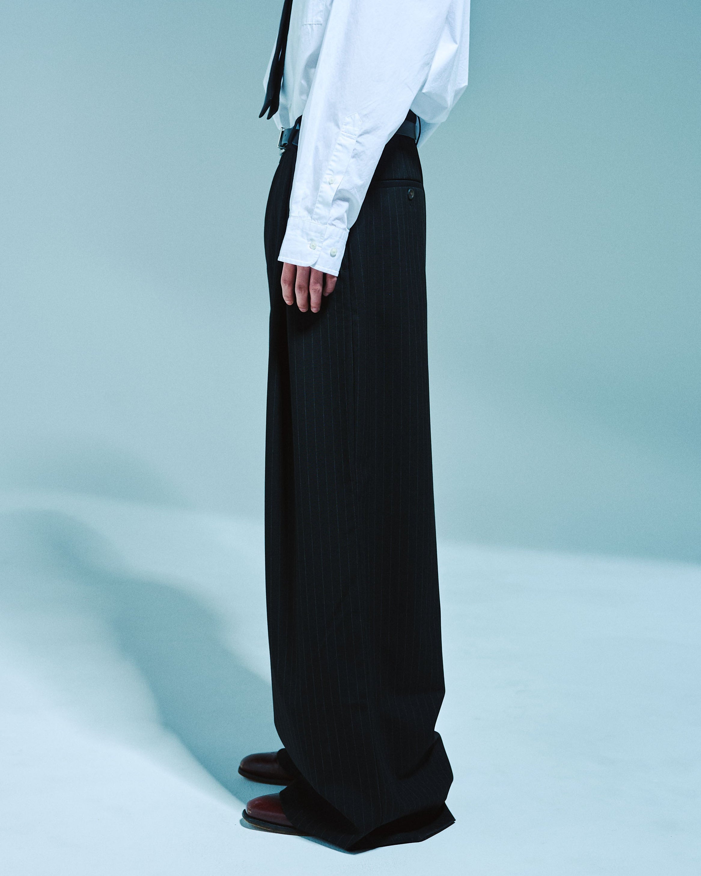 1TUCK WIDE BAGGY STRIPE SLACKS – CAMPHOR WOOD - OFFICIAL ONLINE