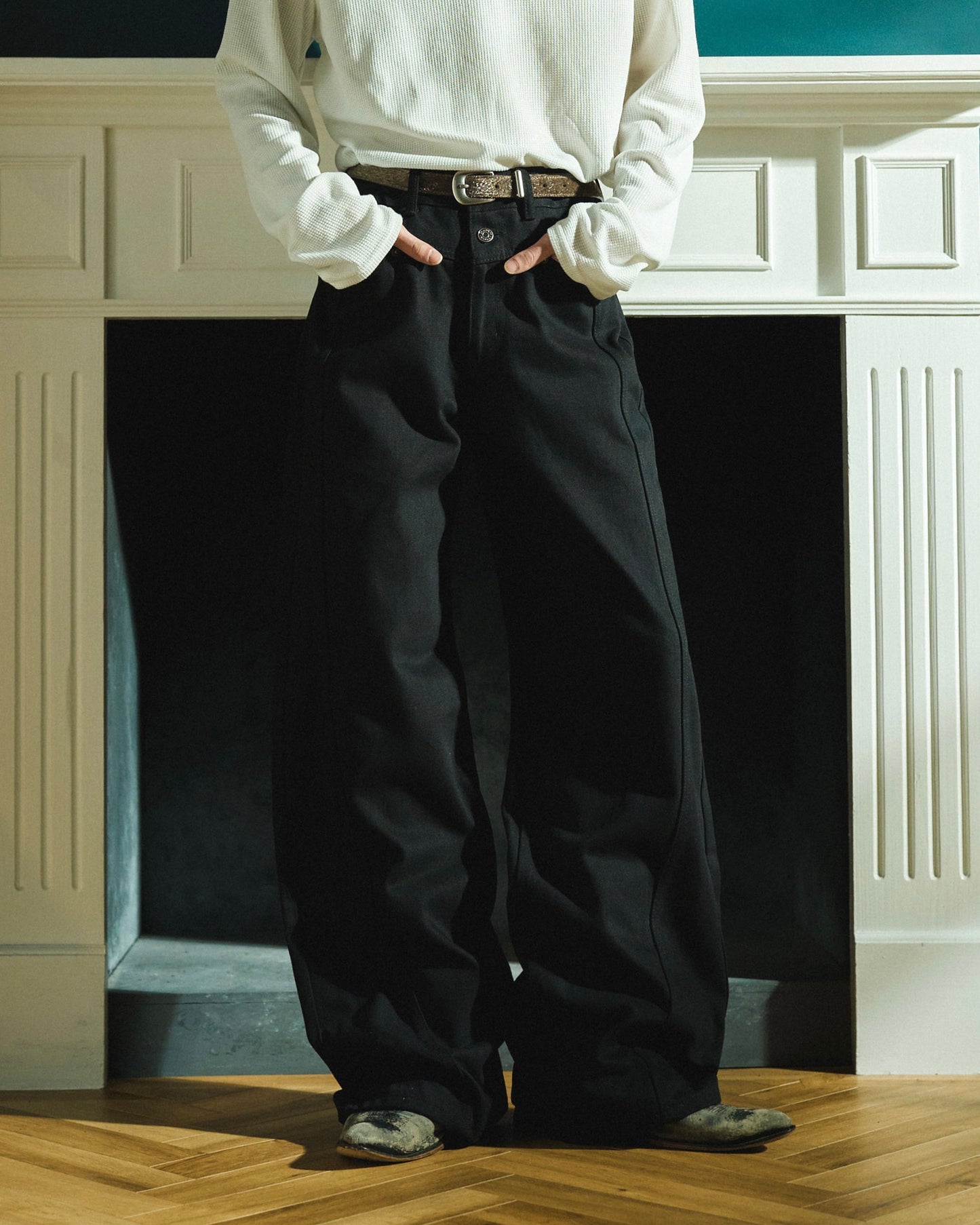 SIDE SEEM BOOTS CUT RIGID JEANS
