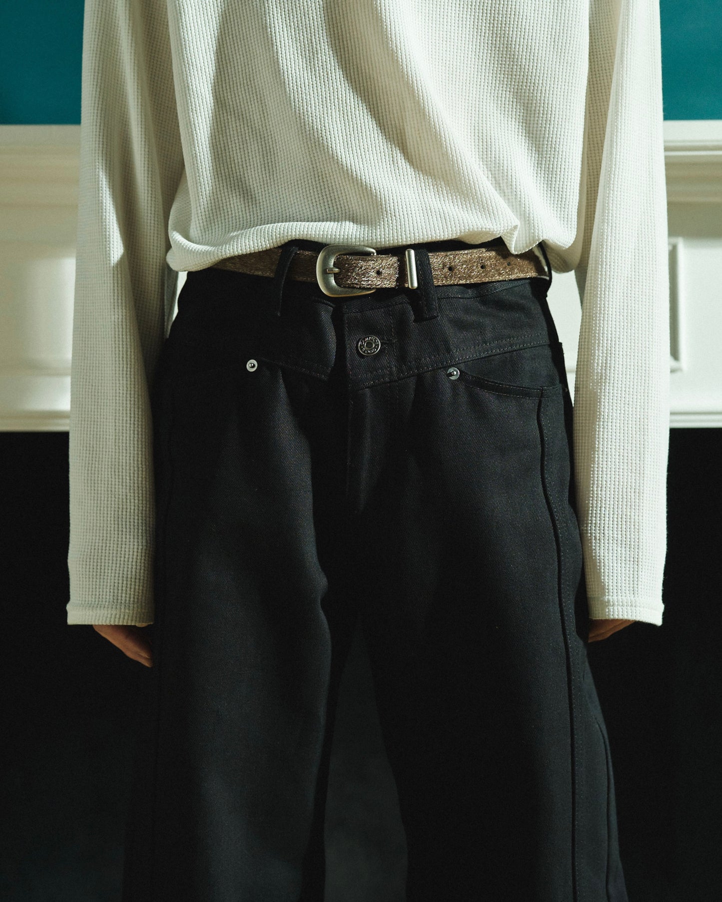 SIDE SEEM BOOTS CUT RIGID JEANS