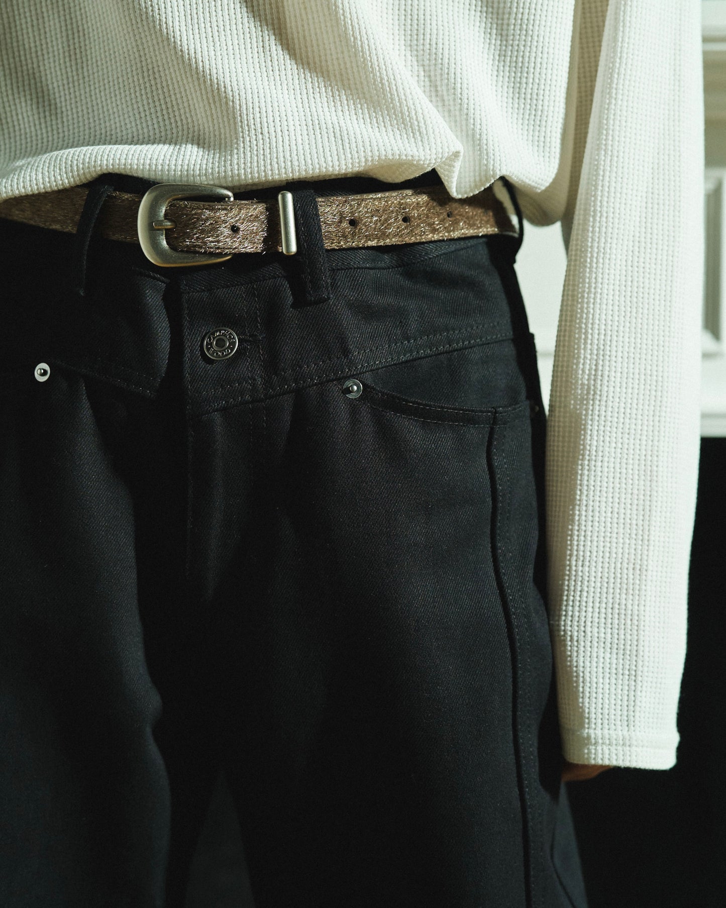 SIDE SEEM BOOTS CUT RIGID JEANS