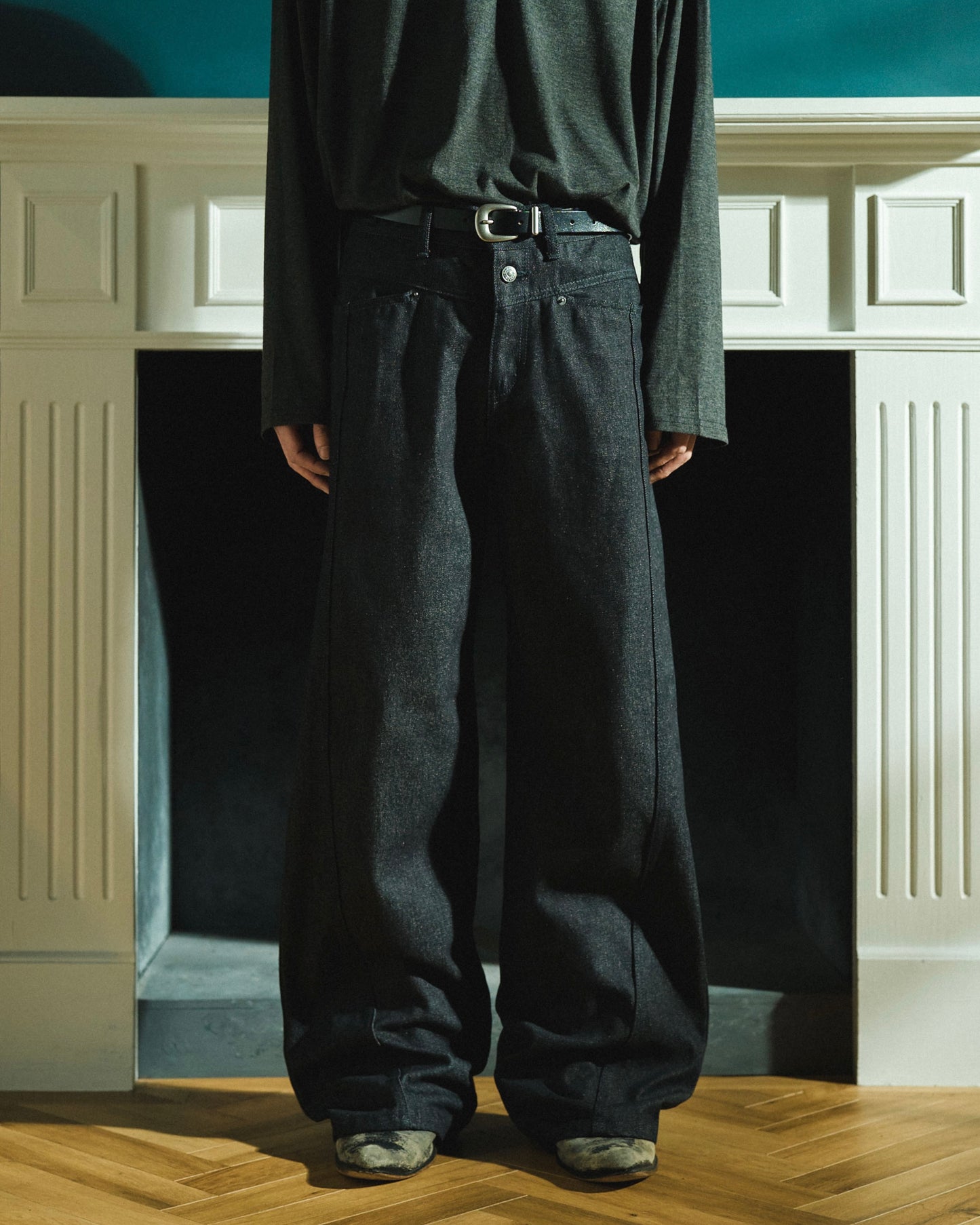 SIDE SEEM BOOTS CUT RIGID JEANS