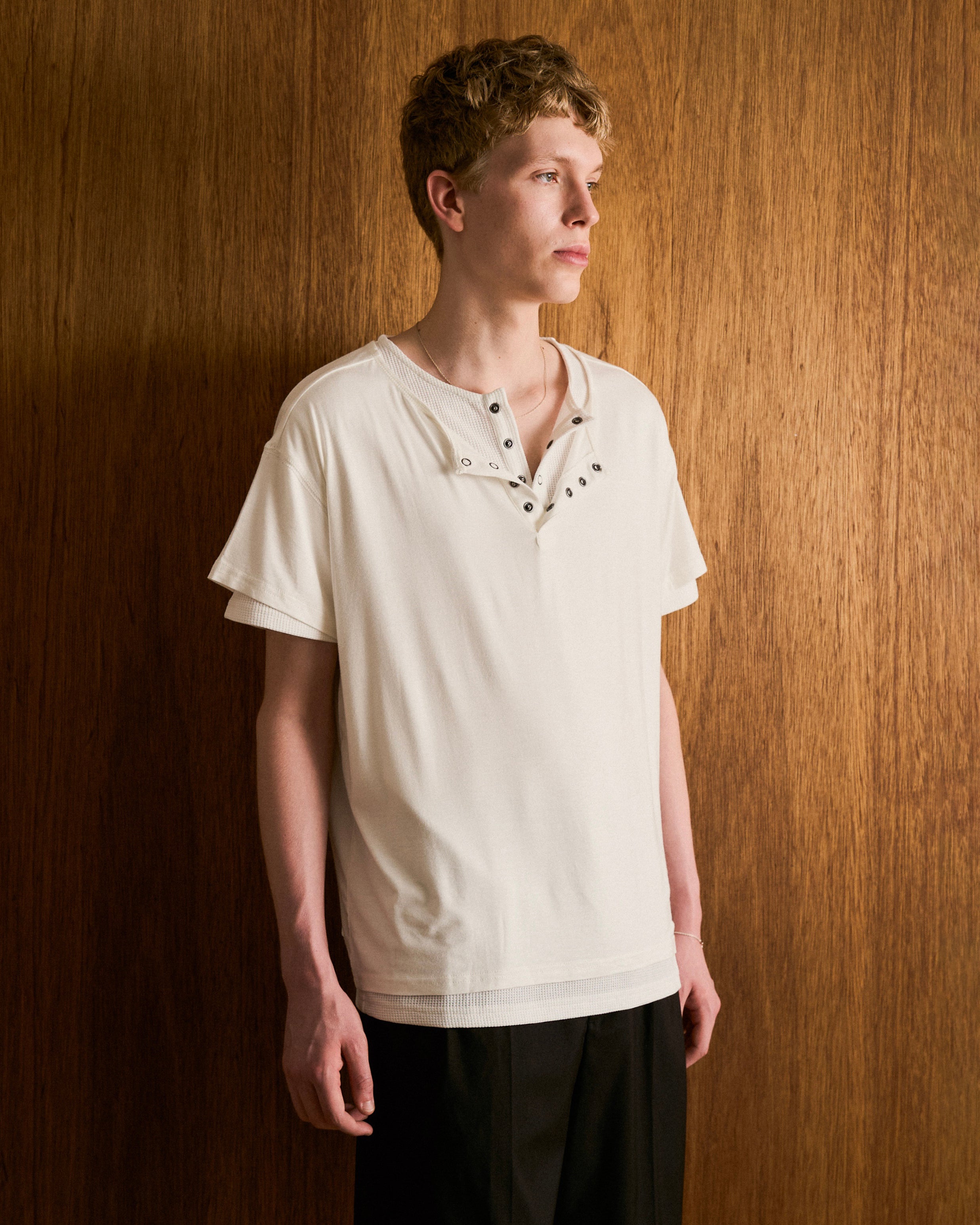 2PIECE HENLEY-NECK H/S TEE – CAMPHOR WOOD - OFFICIAL ONLINE STORE
