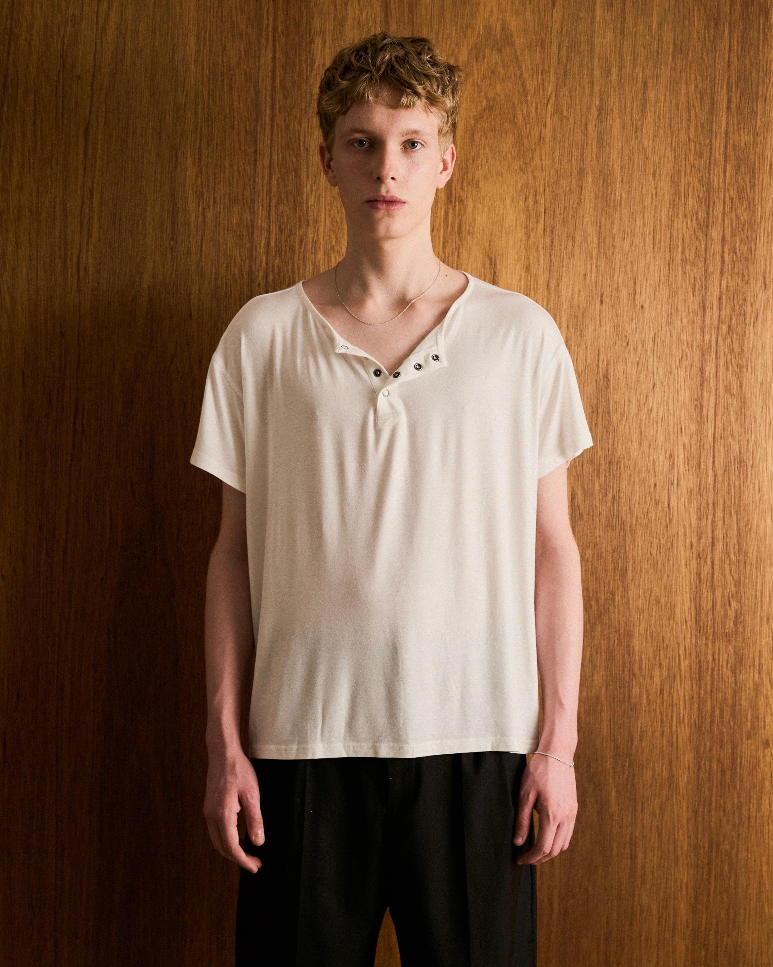 2PIECE HENLEY-NECK H/S TEE – CAMPHOR WOOD - OFFICIAL ONLINE STORE