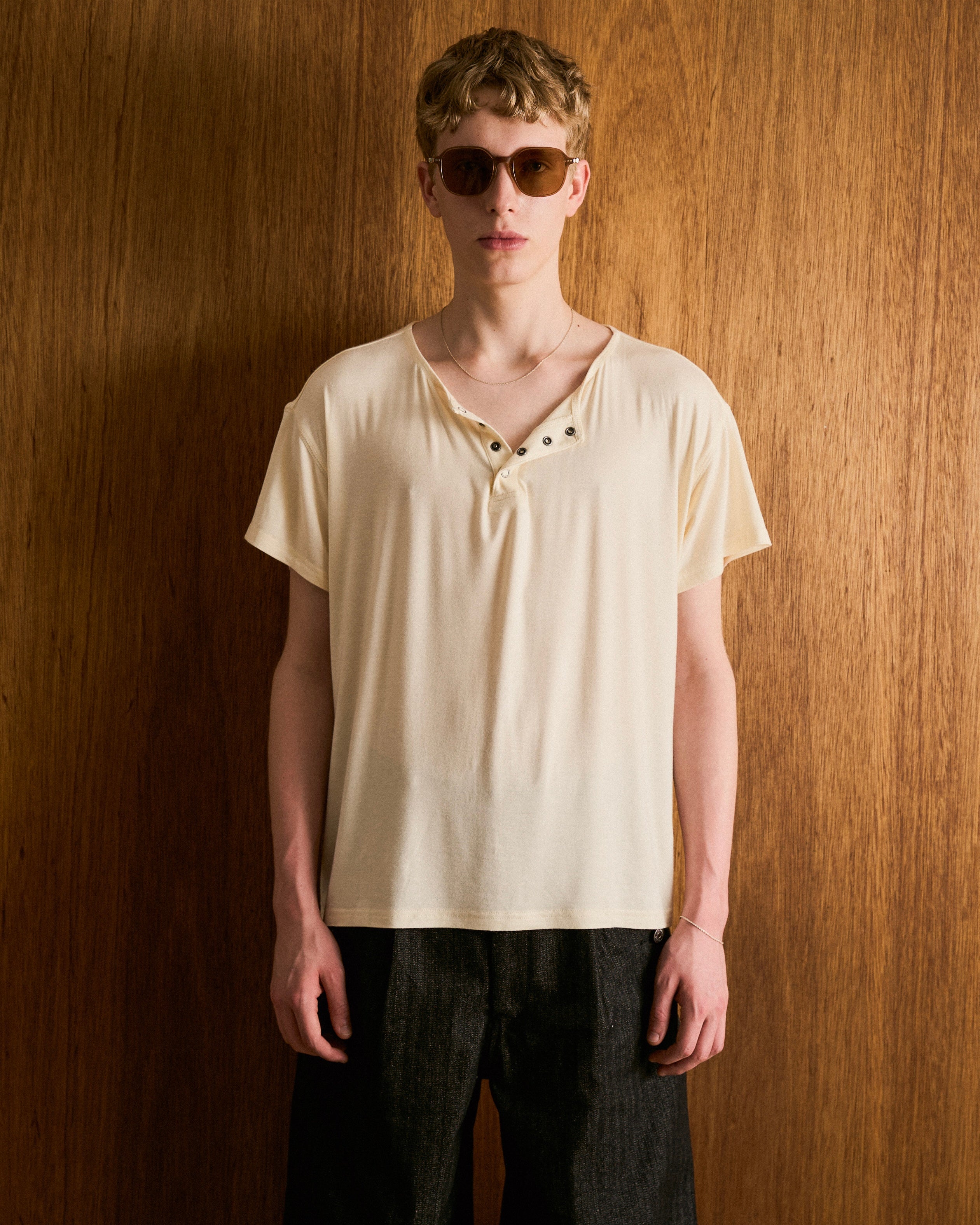 2PIECE HENLEY-NECK H/S TEE – CAMPHOR WOOD - OFFICIAL ONLINE STORE