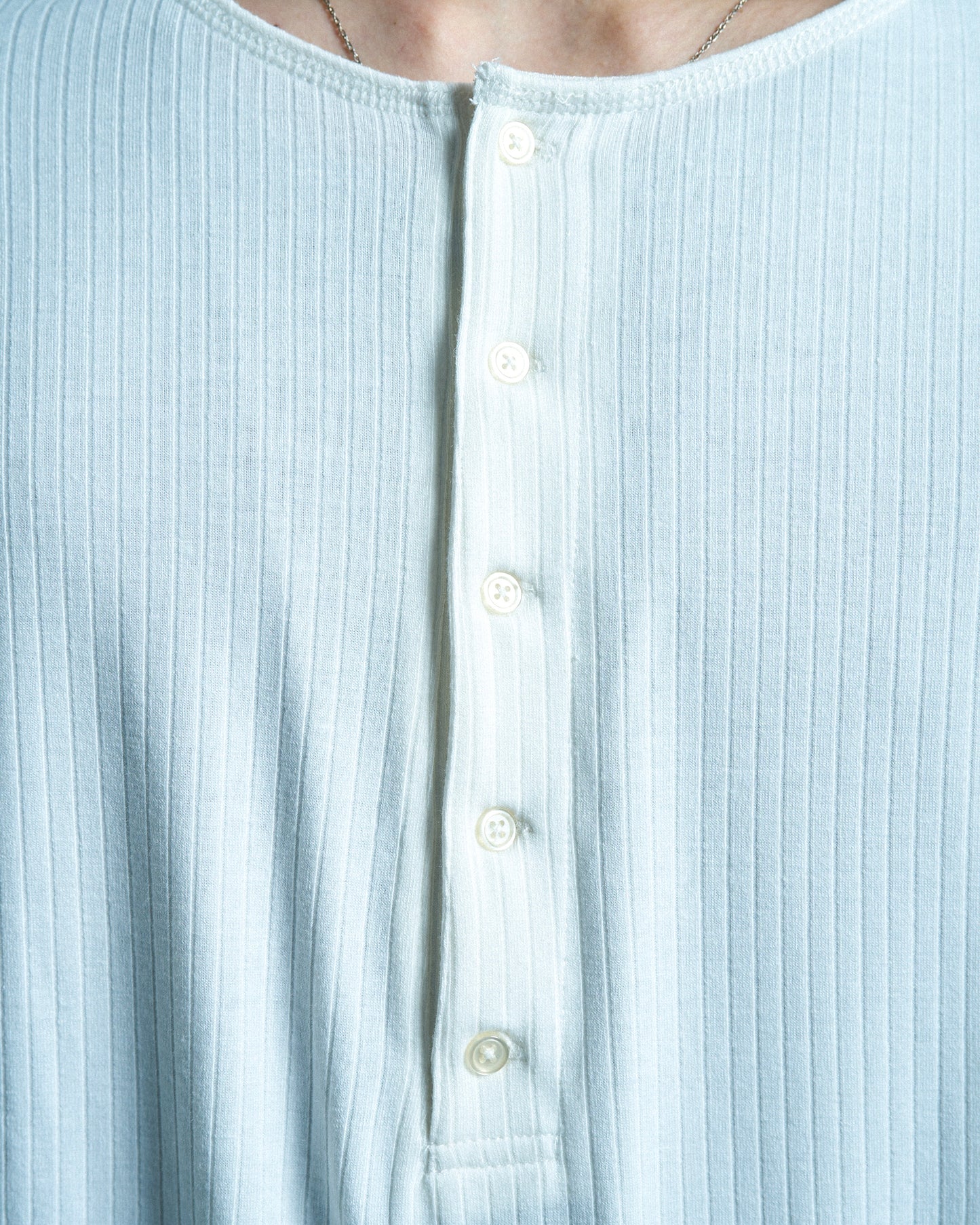 RIB HENLEY NECK L/S TEE