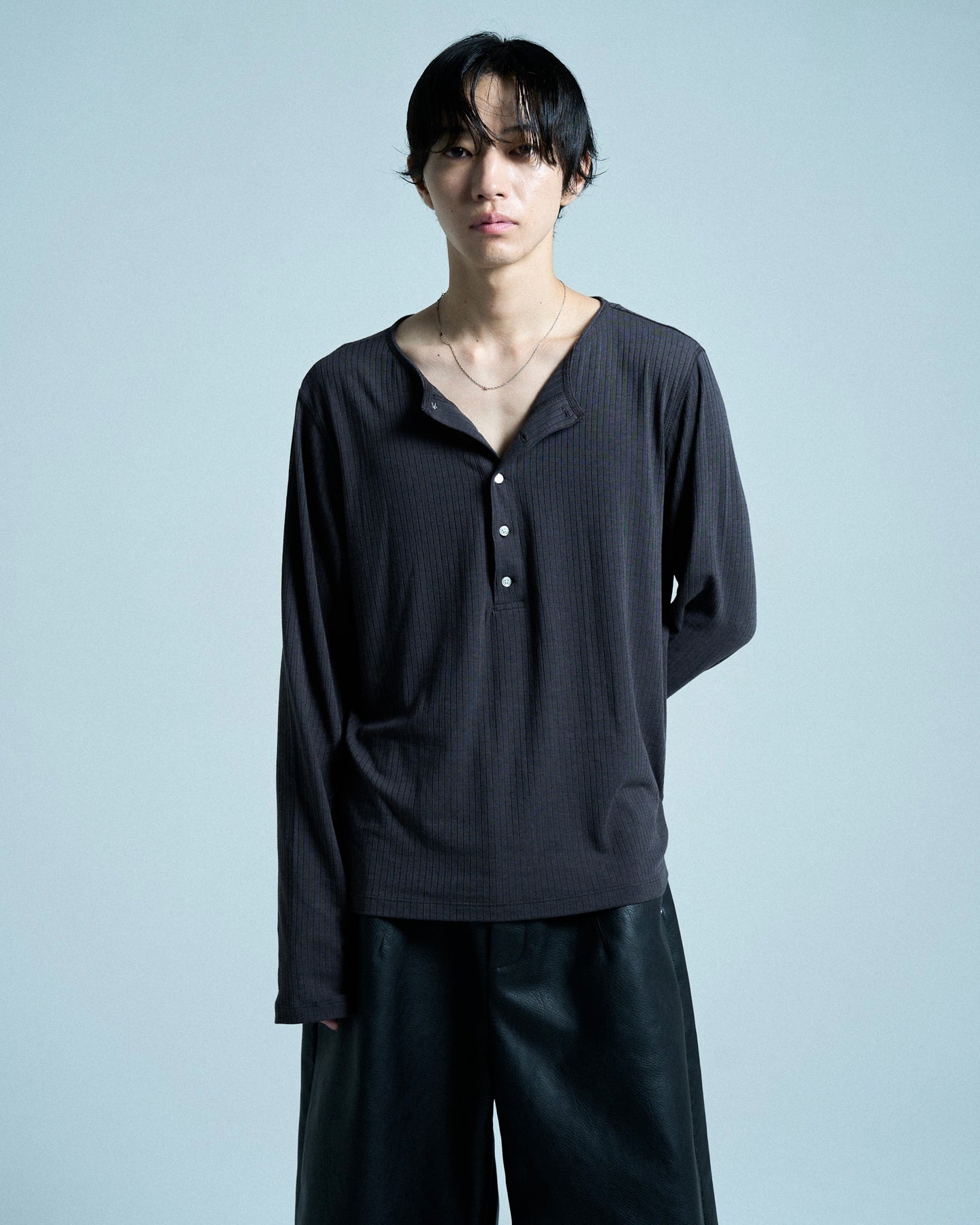 RIB HENLEY NECK L/S TEE