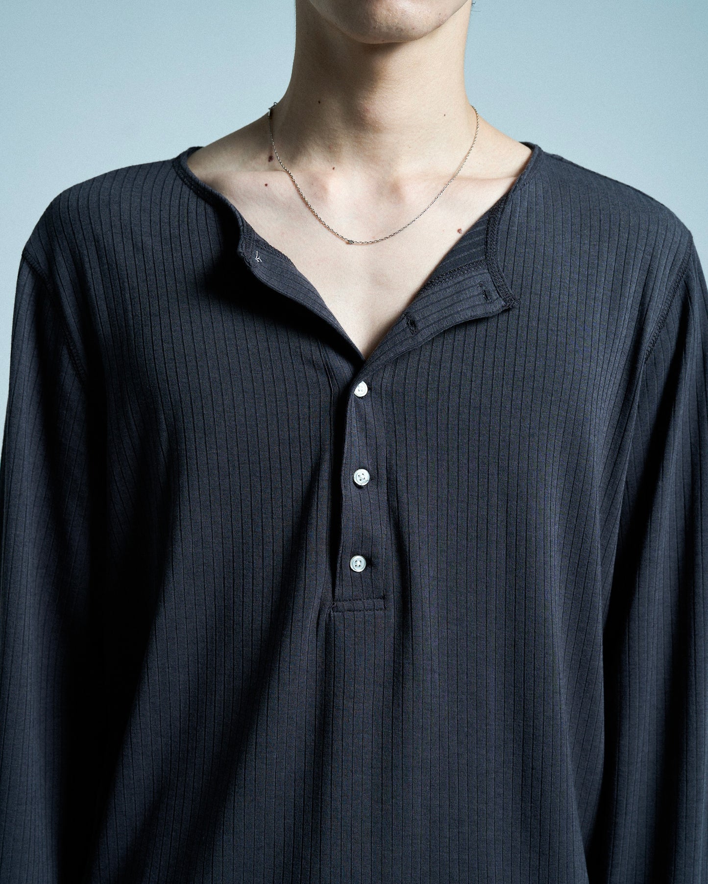 RIB HENLEY NECK L/S TEE