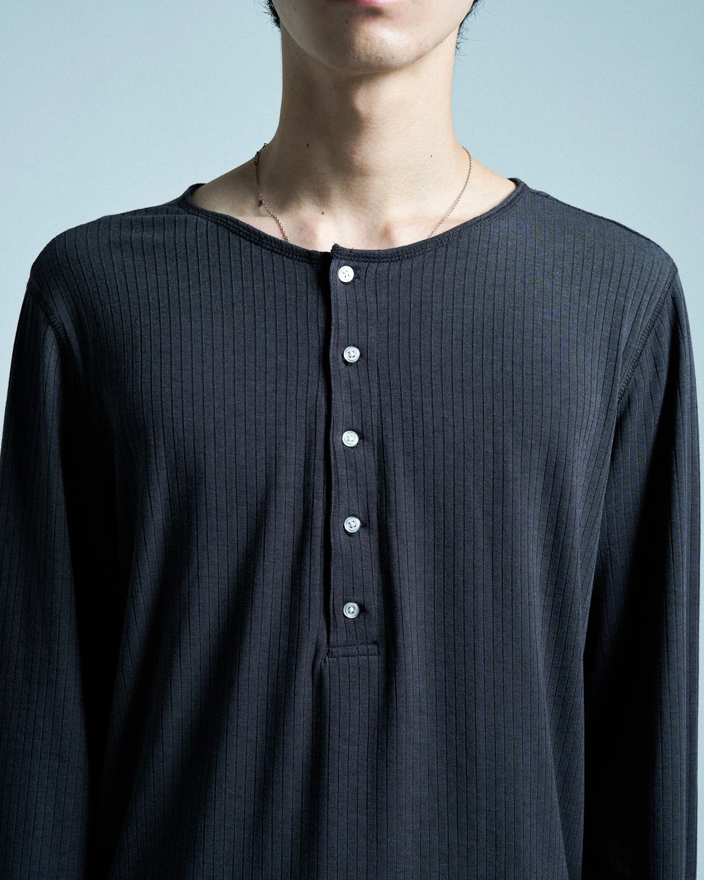 RIB HENLEY NECK L/S TEE