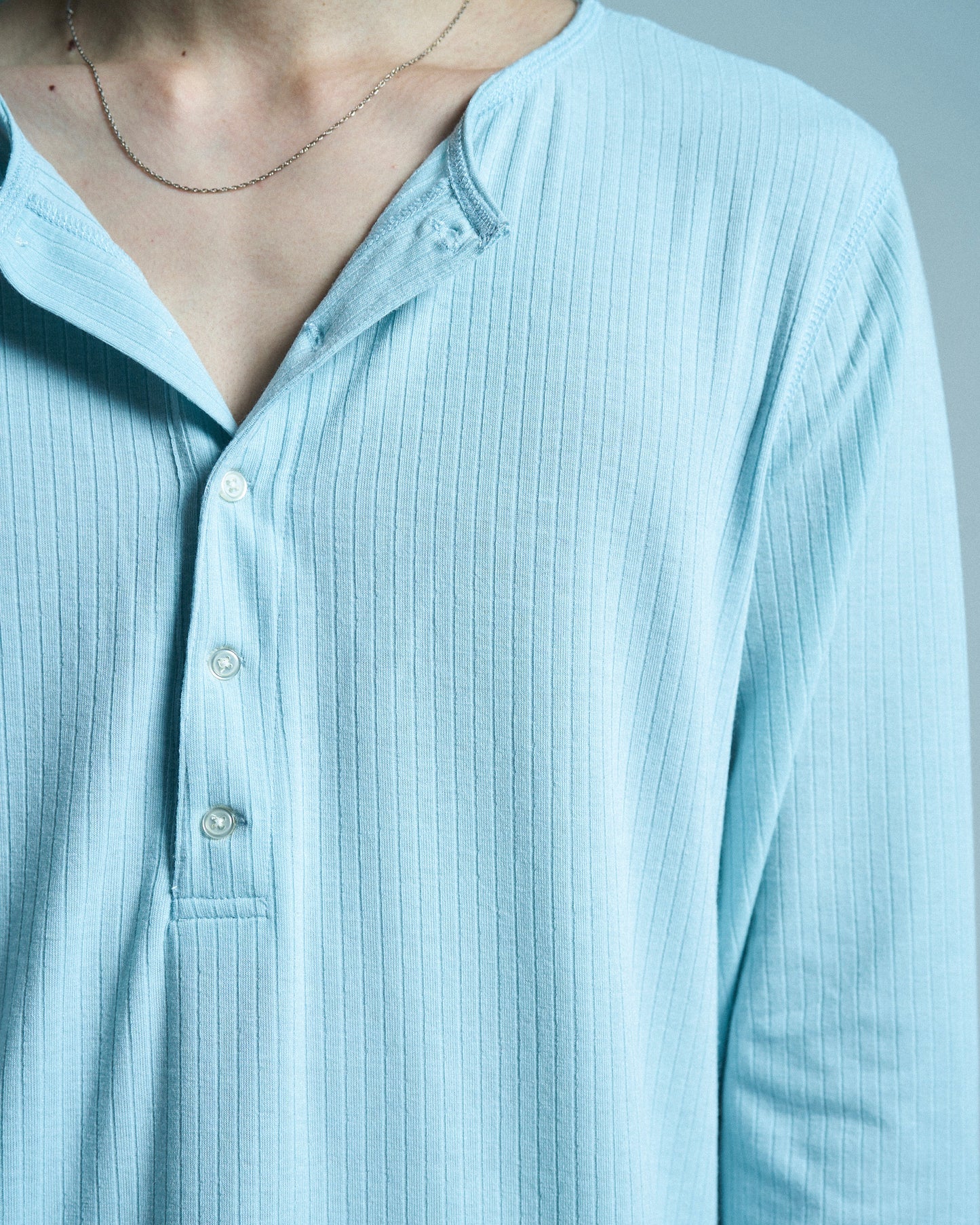 RIB HENLEY NECK L/S TEE