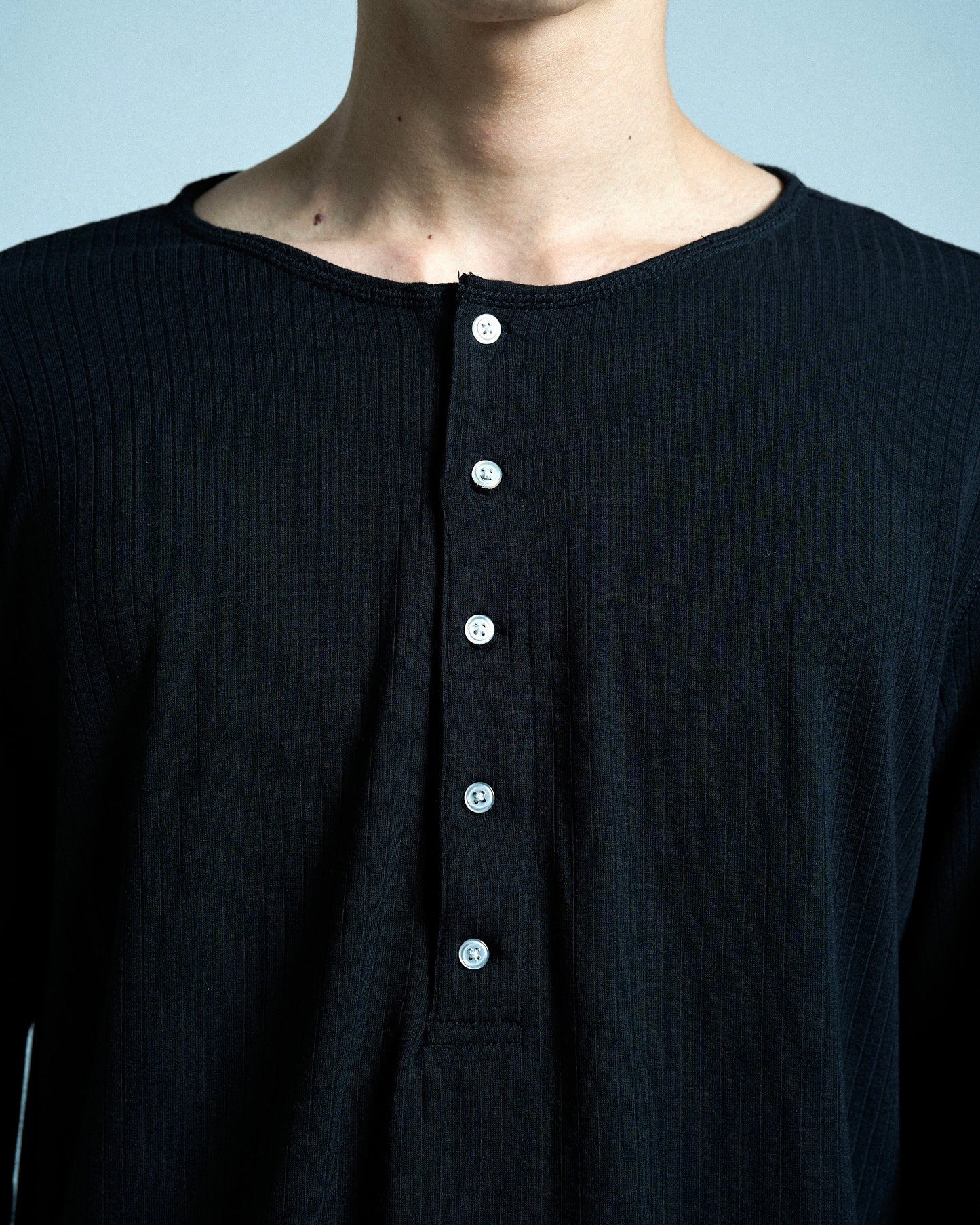 RIB HENLEY NECK L/S TEE