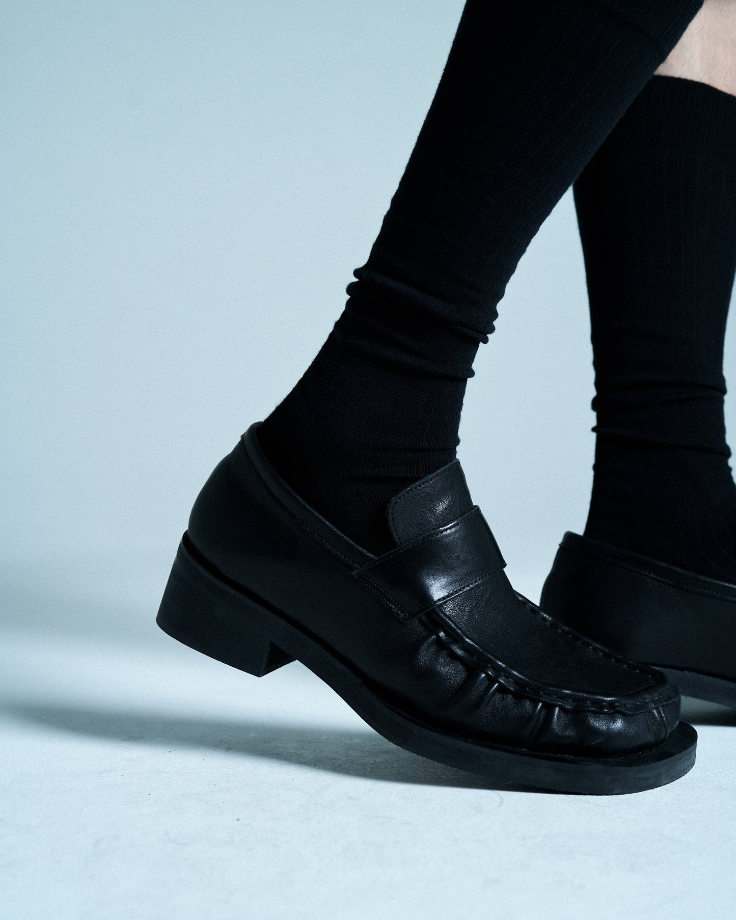 GATHERED COW LEATHER LOAFER